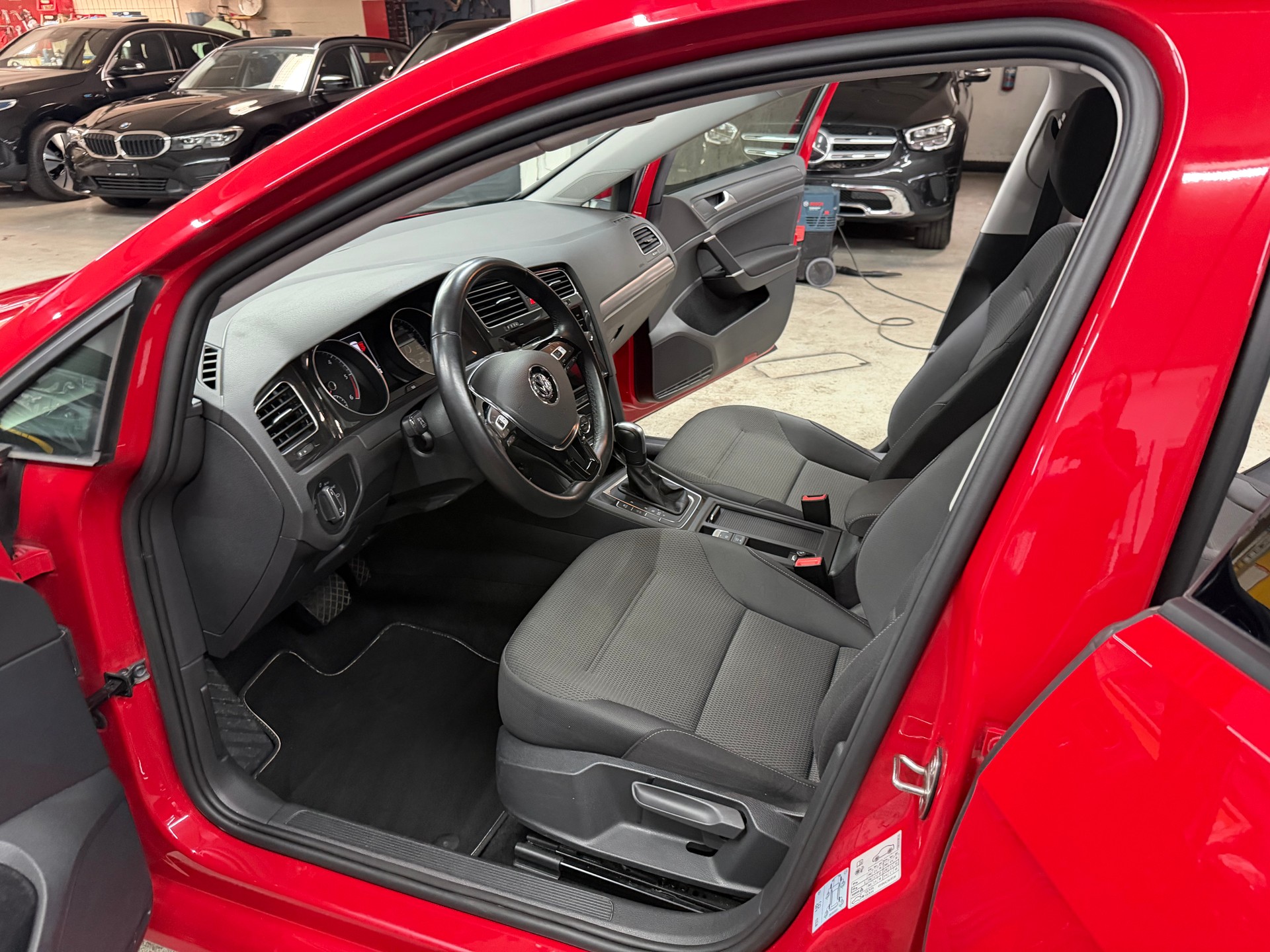 VW Golf Variant 2.0 TDI Comfortline DSG-image-9
