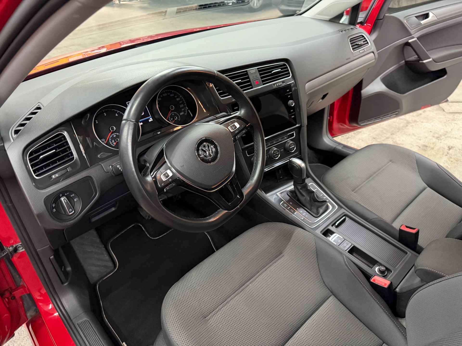 VW Golf Variant 2.0 TDI Comfortline DSG-image-7
