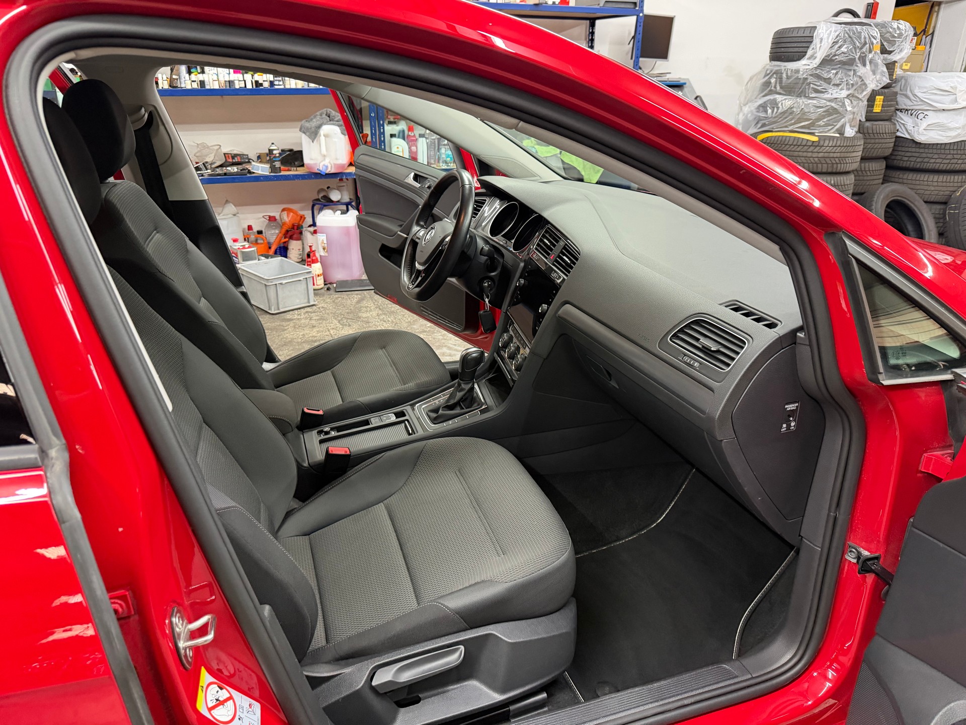 VW Golf Variant 2.0 TDI Comfortline DSG-image-14