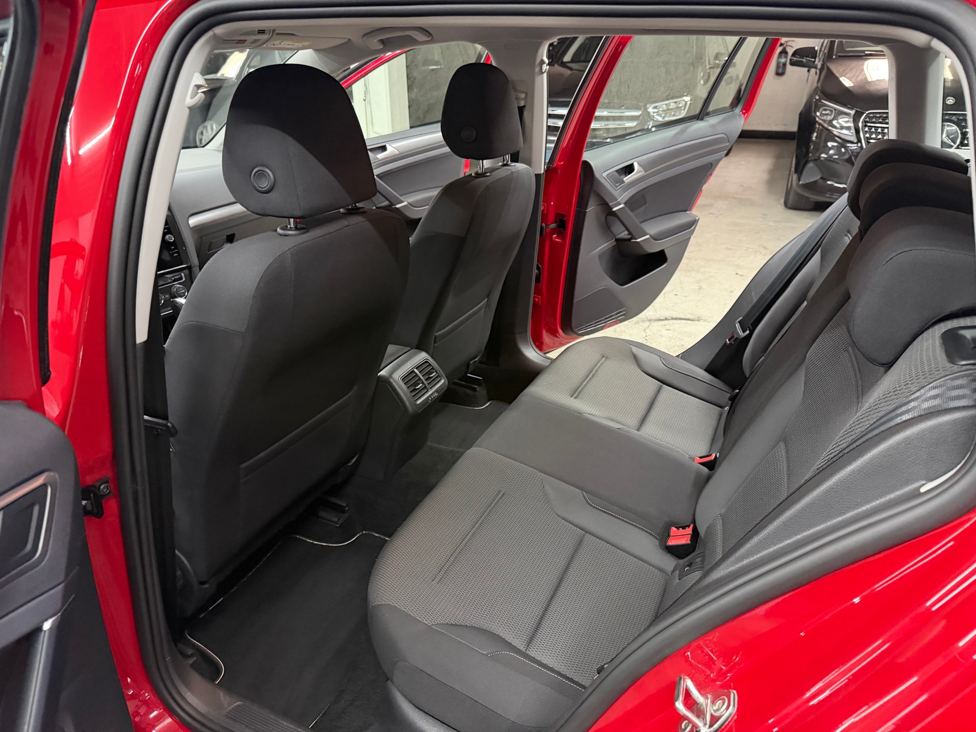 VW Golf Variant 2.0 TDI Comfortline DSG-image-8
