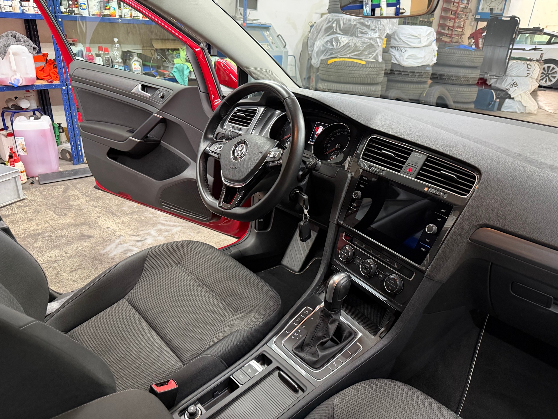 VW Golf Variant 2.0 TDI Comfortline DSG-image-12