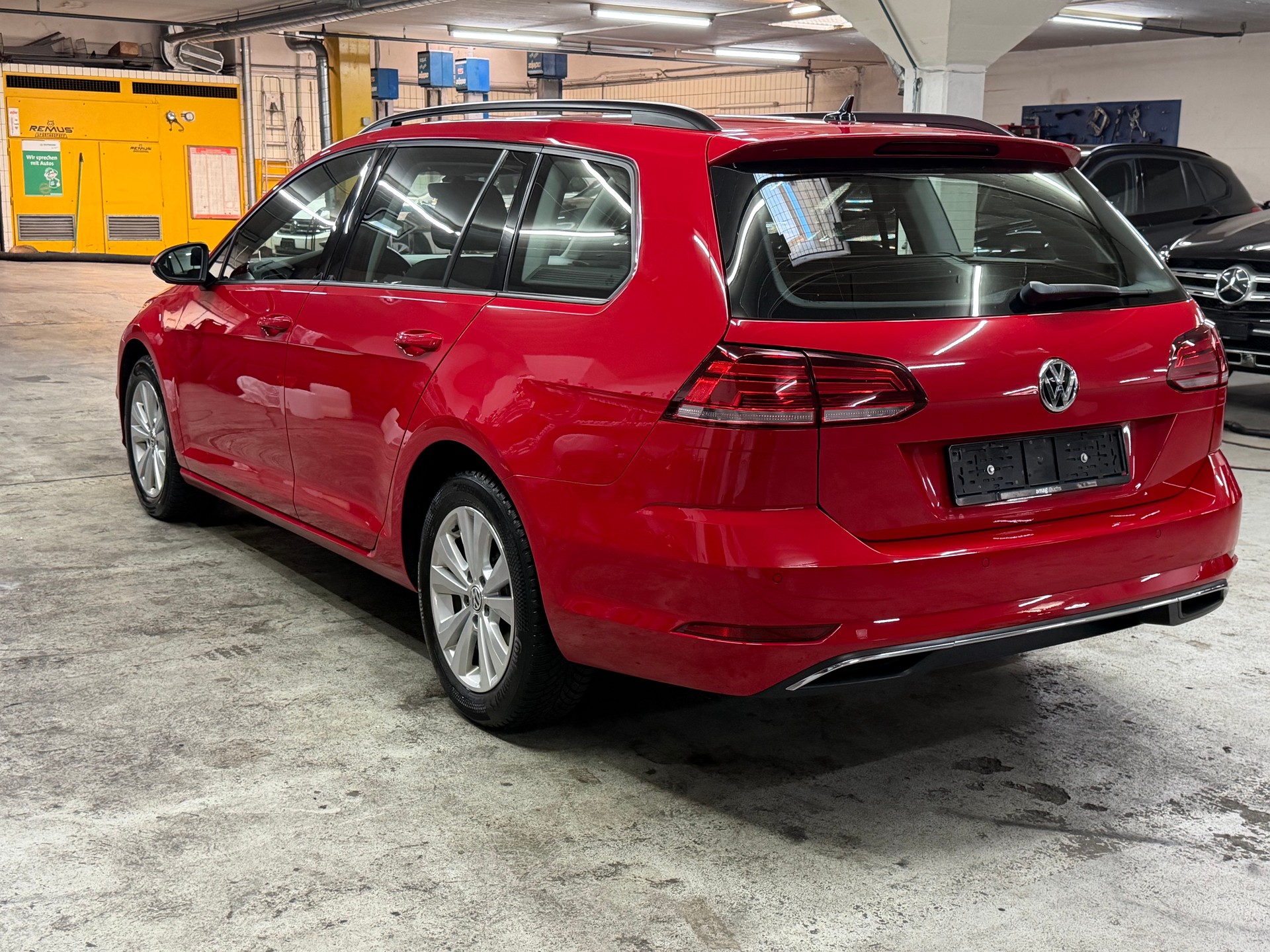 VW Golf Variant 2.0 TDI Comfortline DSG-image-3