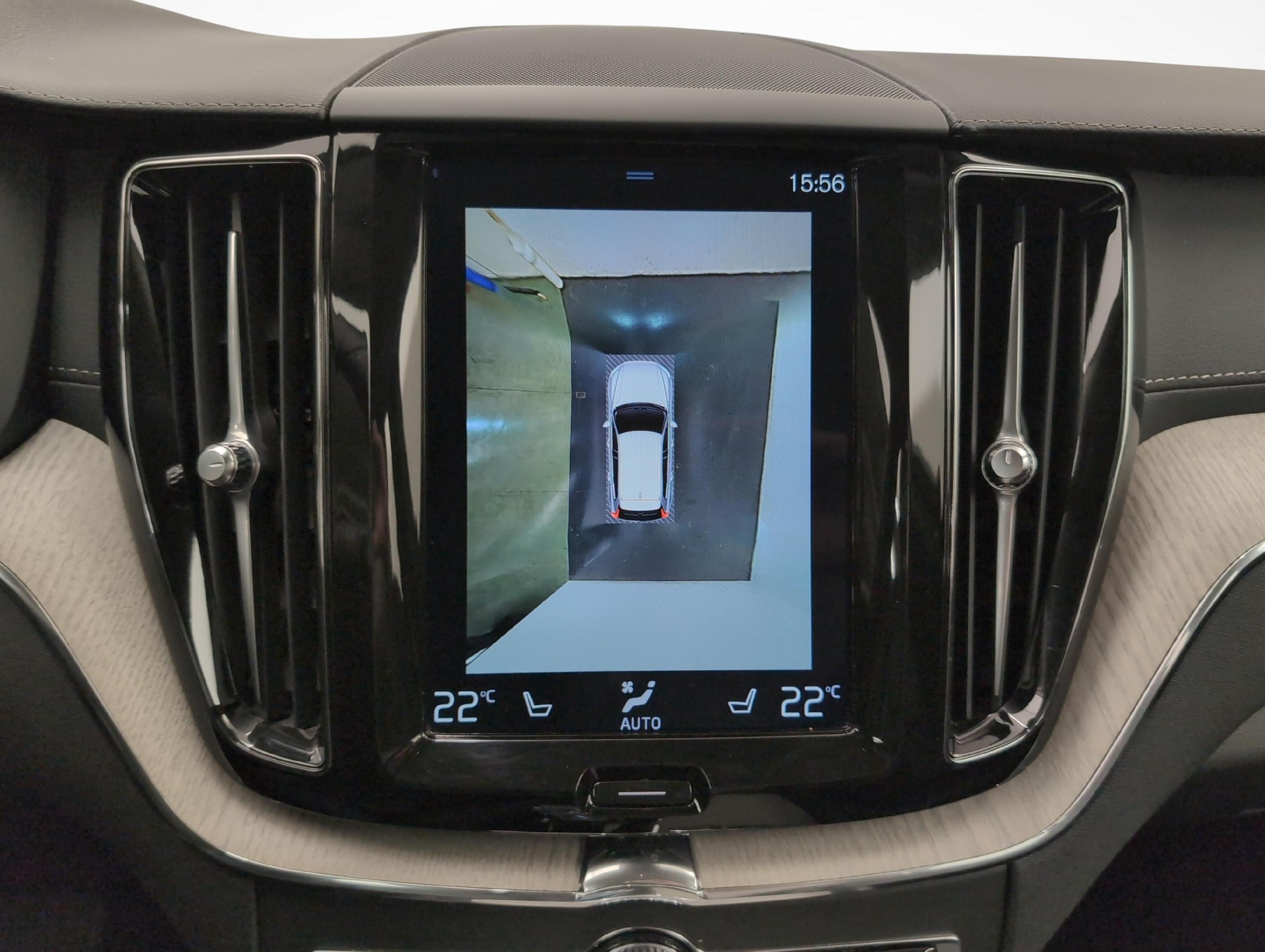 VOLVO XC60 2.0 B4 MH Inscription AWD-image-13