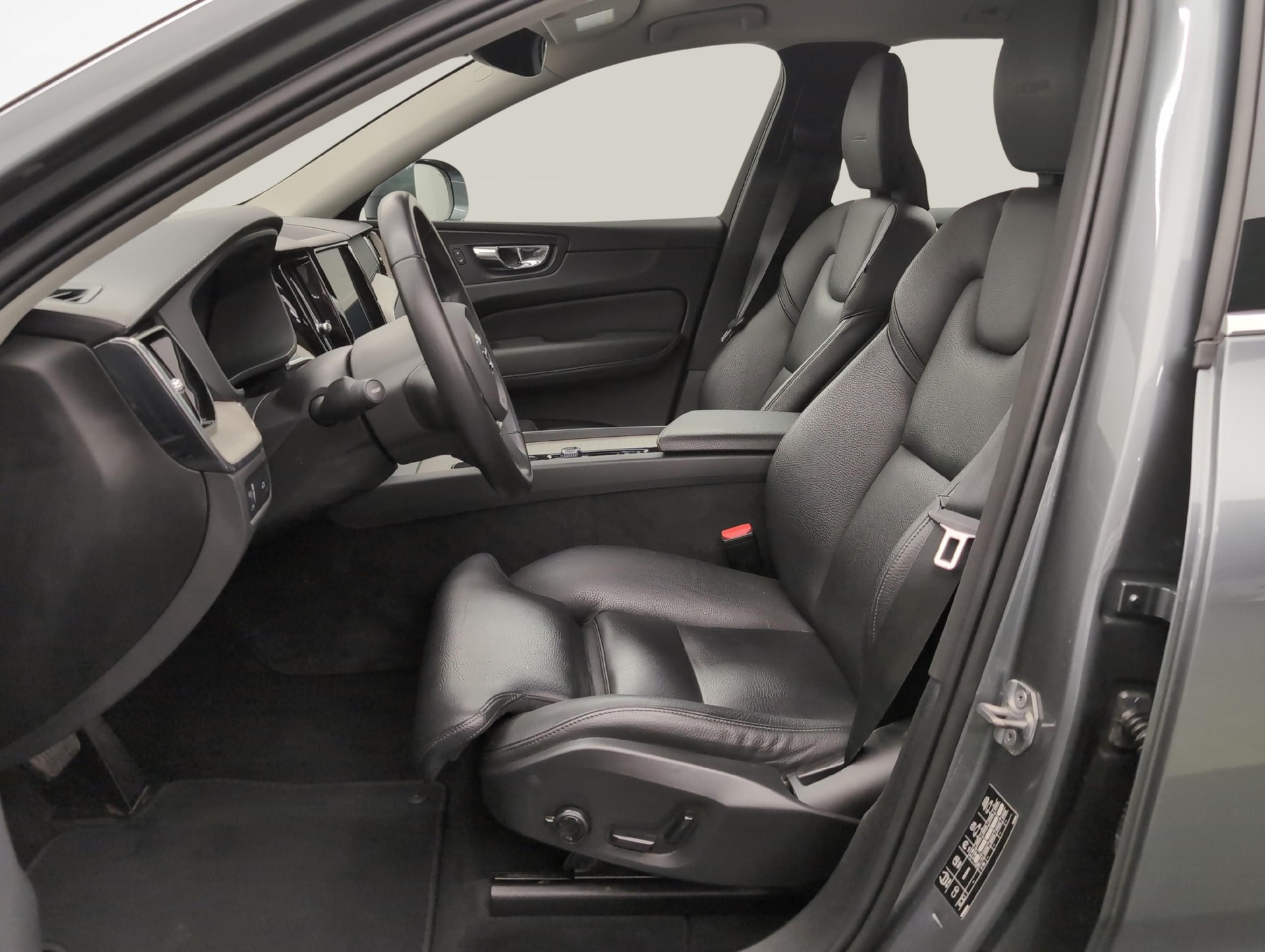 VOLVO XC60 2.0 B4 MH Inscription AWD-image-9