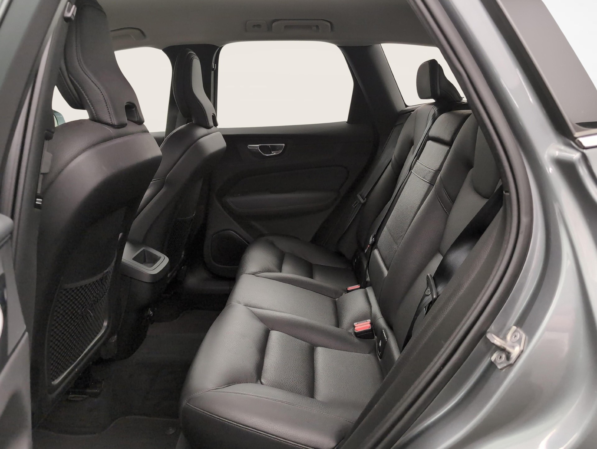 VOLVO XC60 2.0 B4 MH Inscription AWD-image-10