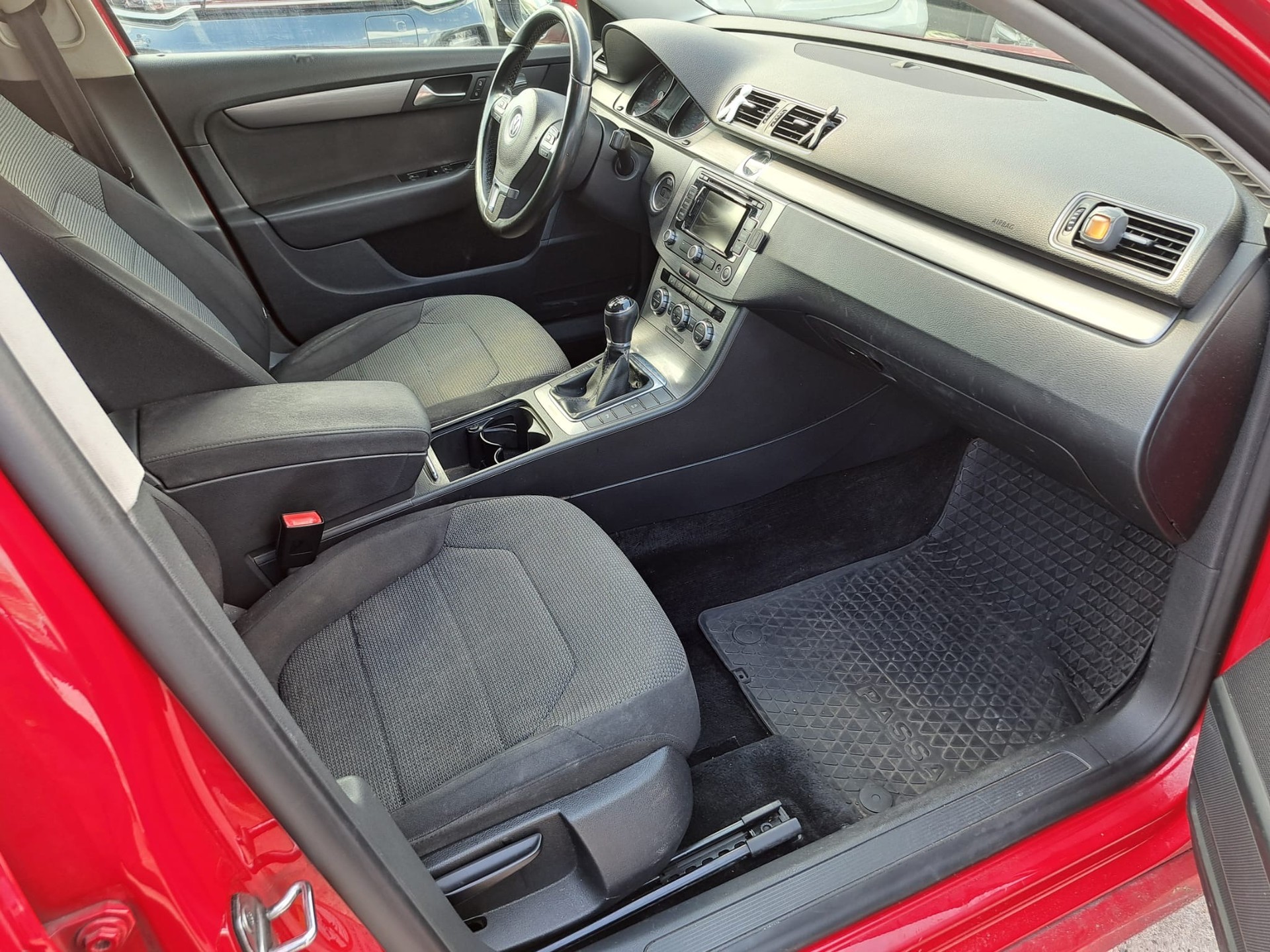 VW Passat Variant 2.0 TDI BMT Design 4Motion-image-10