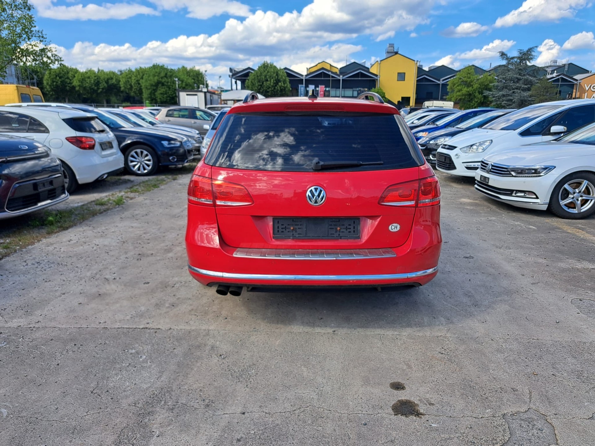 VW Passat Variant 2.0 TDI BMT Design 4Motion-image-4