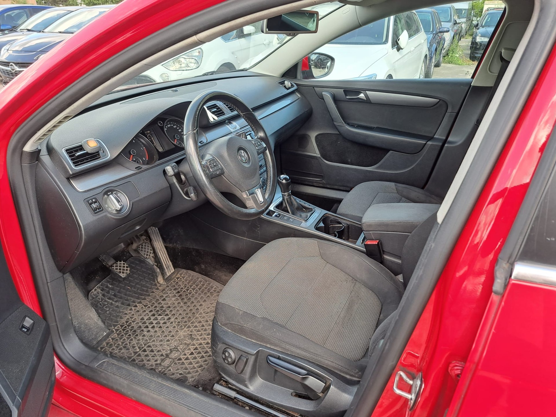 VW Passat Variant 2.0 TDI BMT Design 4Motion-image-11