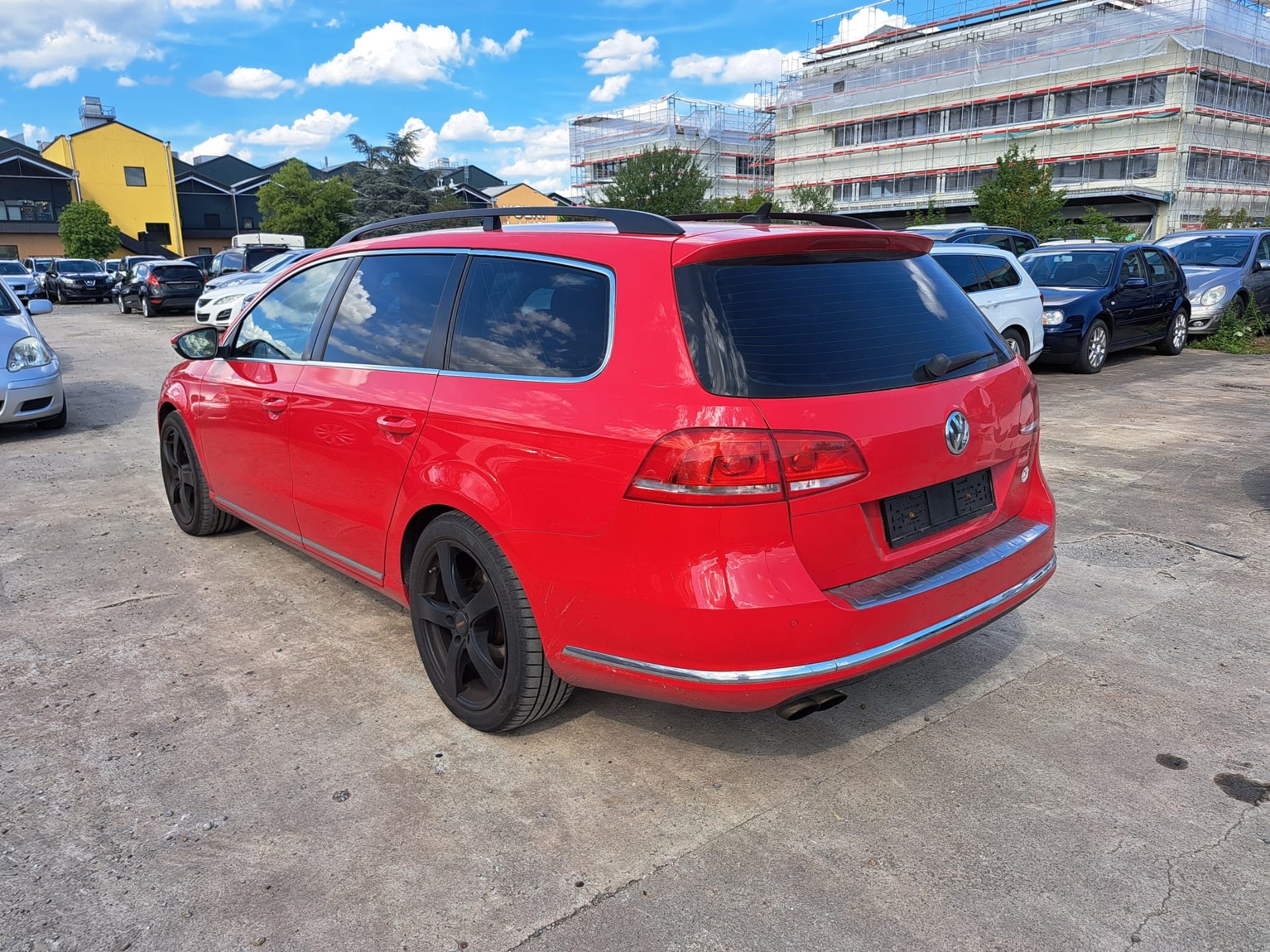 VW Passat Variant 2.0 TDI BMT Design 4Motion-image-1
