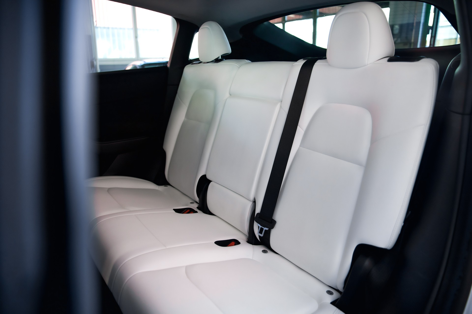 TESLA Model Y Long Range D-image-22