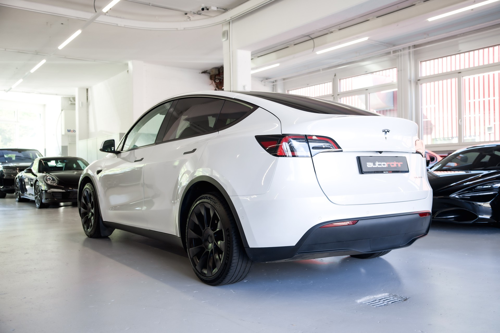 TESLA Model Y Long Range D-image-6