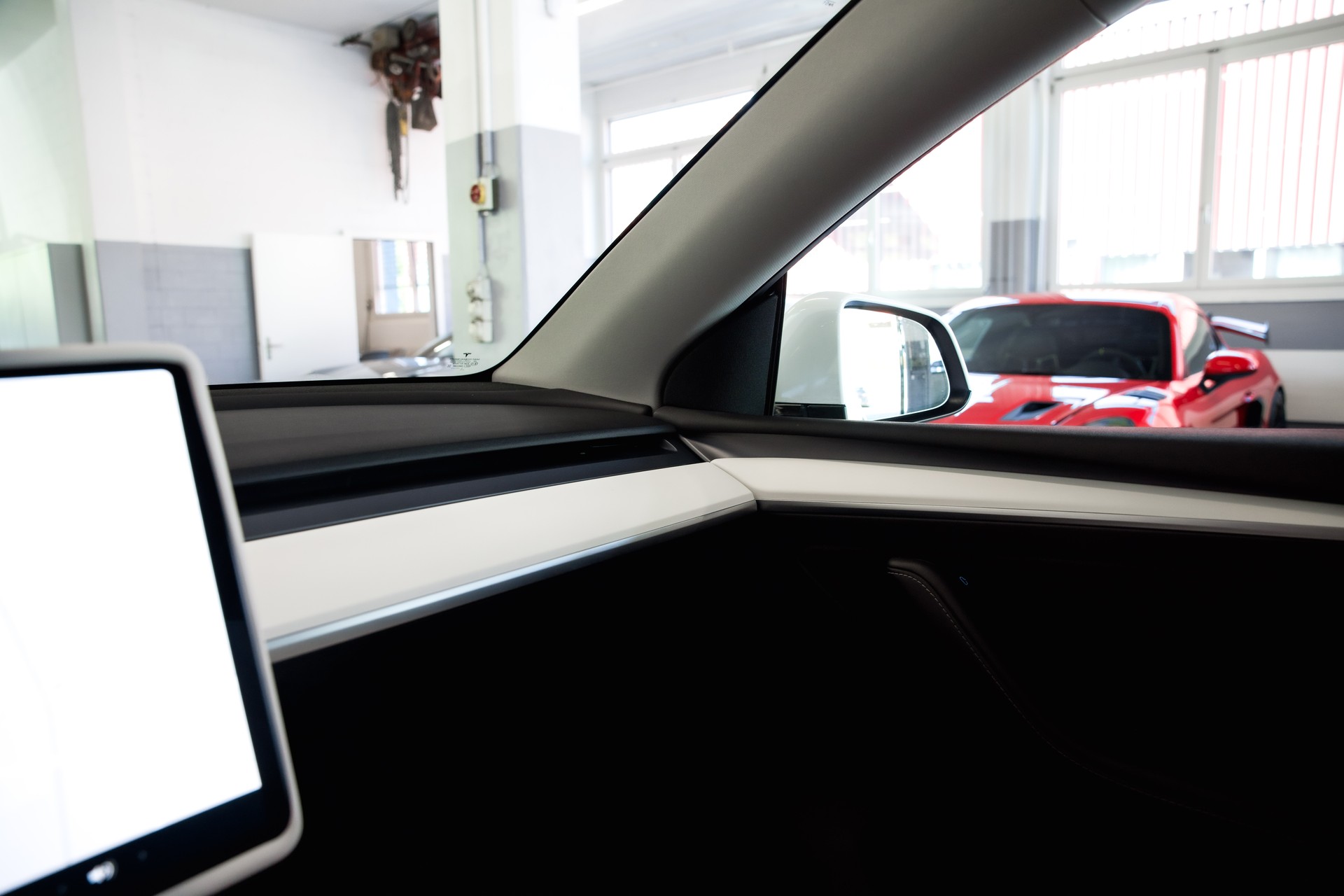 TESLA Model Y Long Range D-image-25