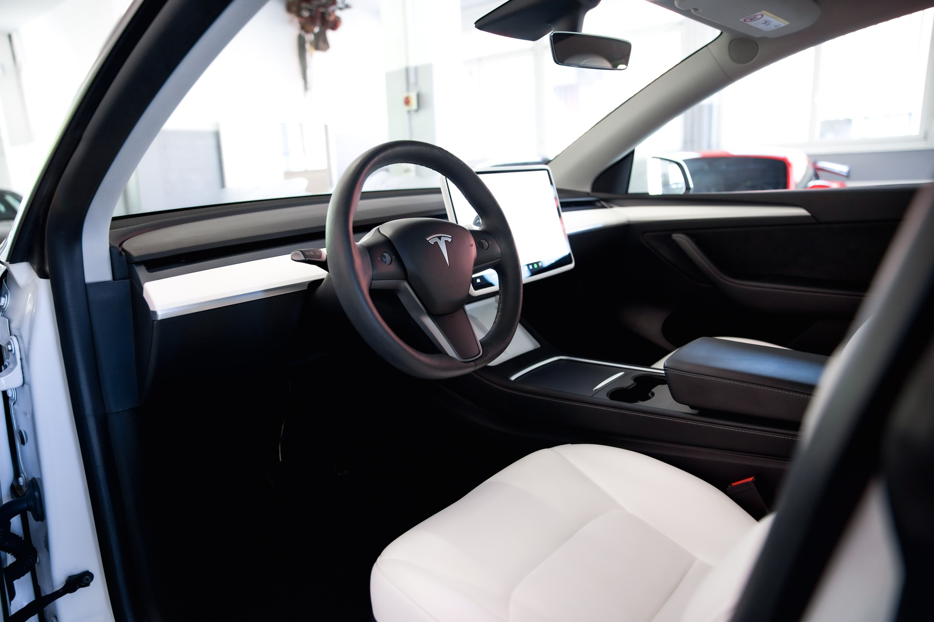TESLA Model Y Long Range D-image-16
