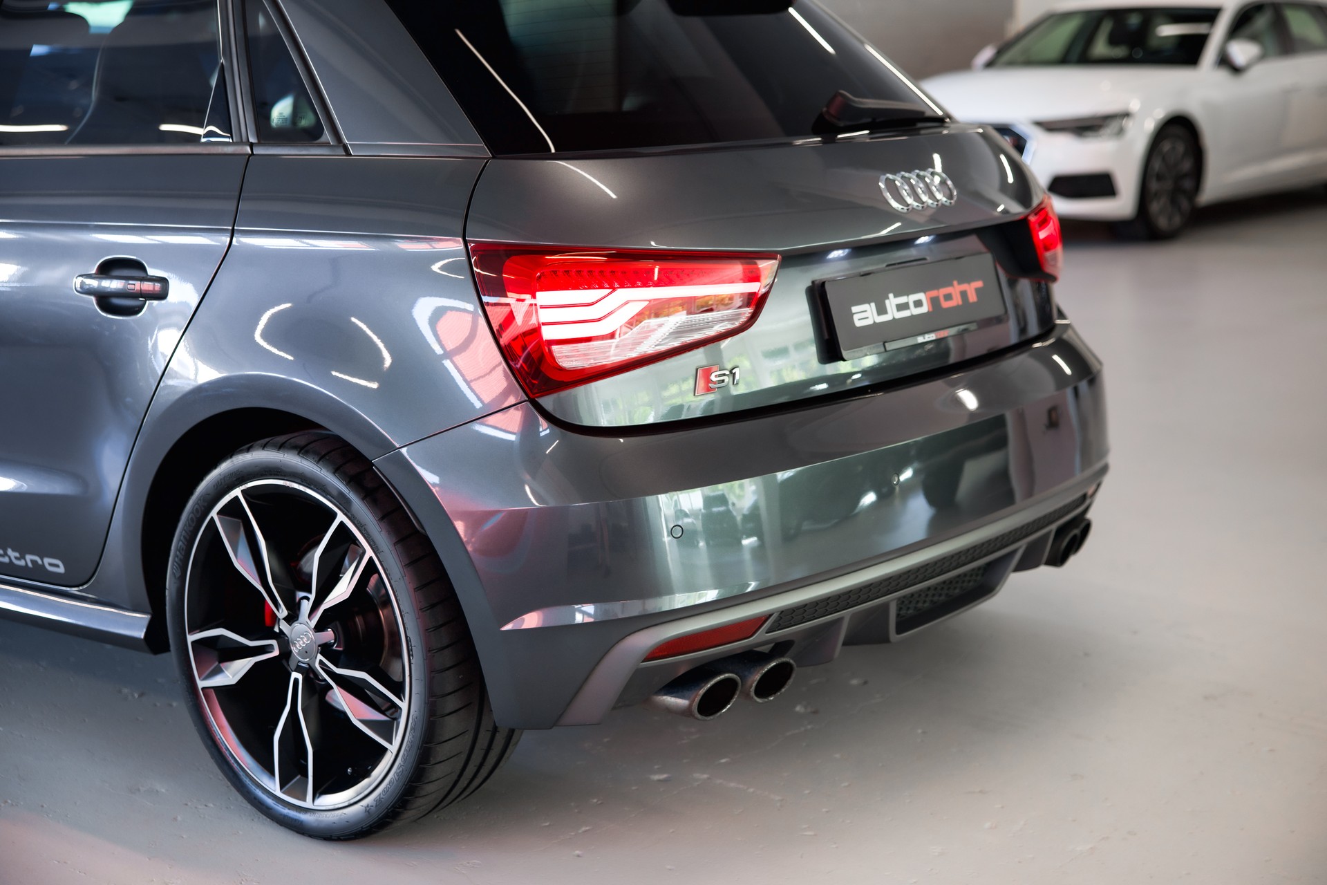 AUDI S1 Sportback 2.0 TFSI quattro-image-13