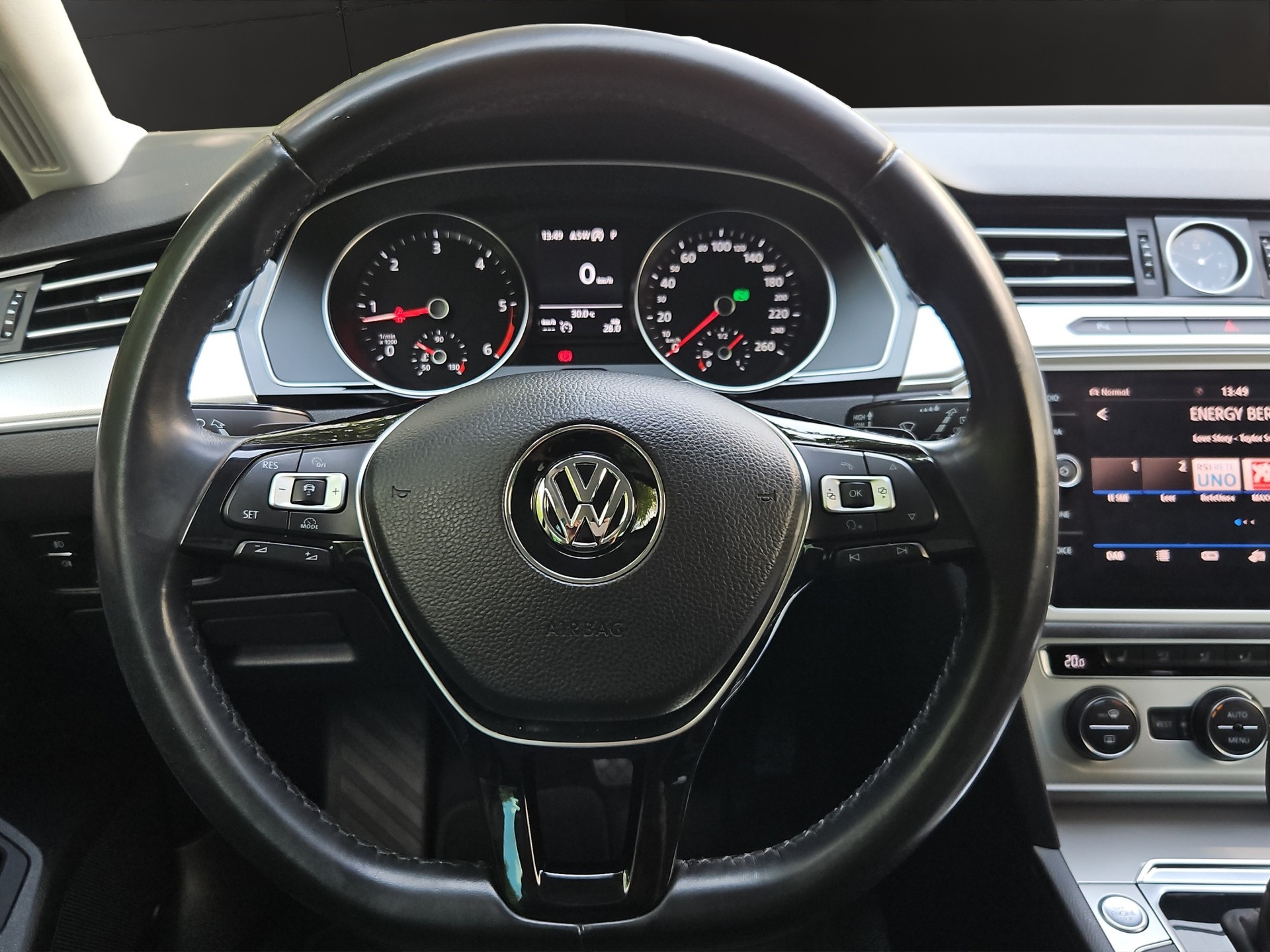 VW Passat Variant 2.0 TDI SCR BMT Comfortline DSG-image-9