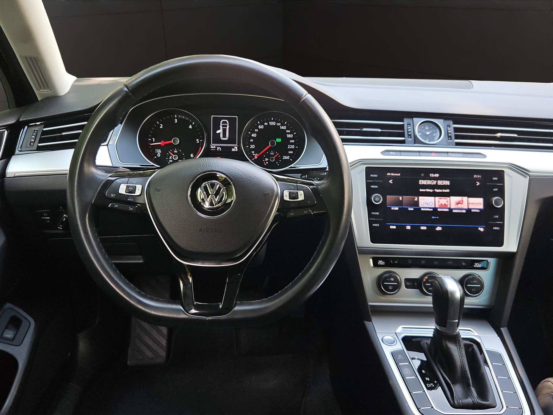 VW Passat Variant 2.0 TDI SCR BMT Comfortline DSG-image-13