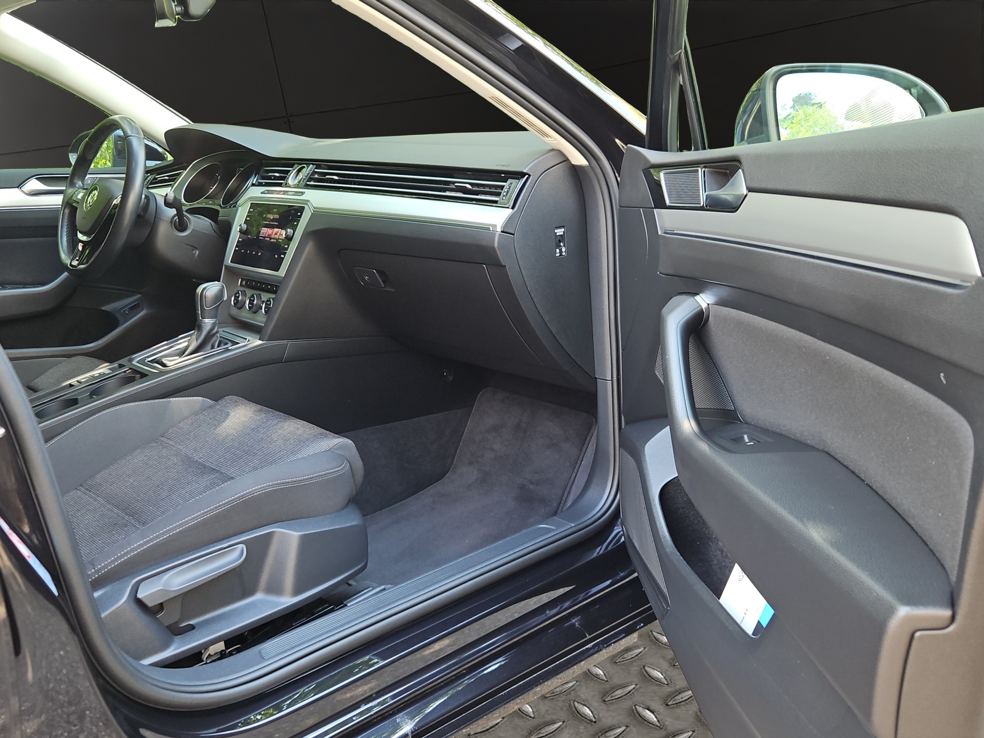 VW Passat Variant 2.0 TDI SCR BMT Comfortline DSG-image-19