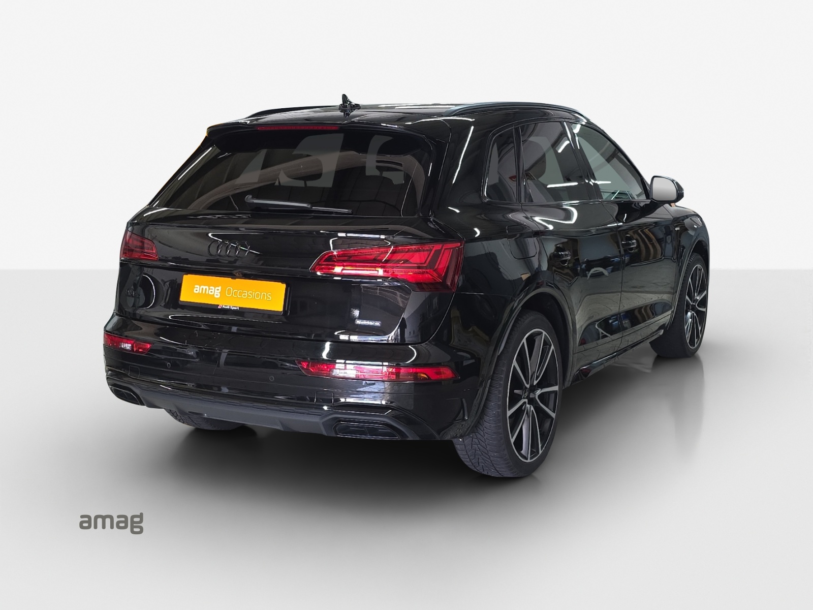 AUDI Q5 40 TDI Black Edition quattro S-tronic-image-4