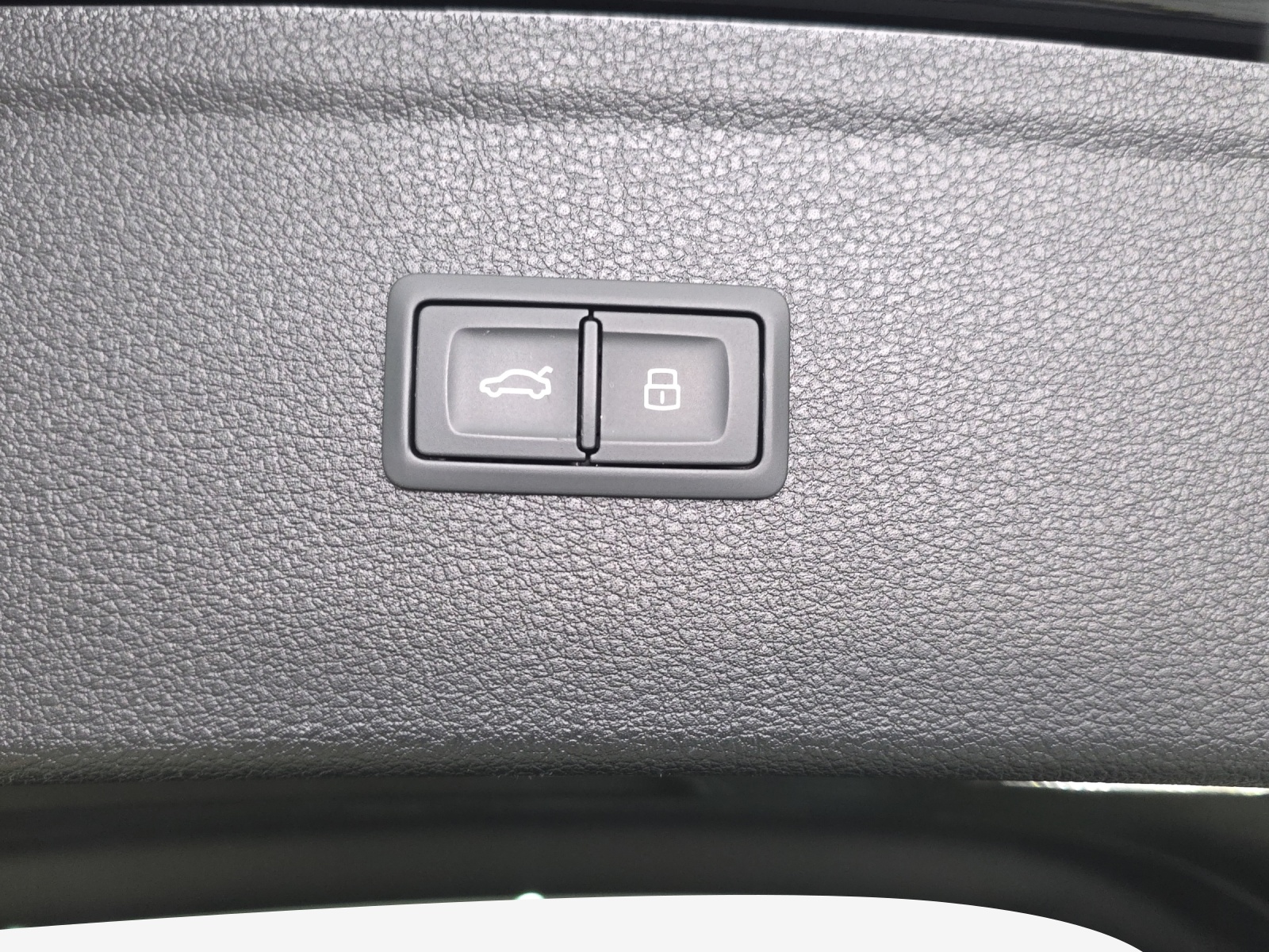 AUDI Q5 40 TDI Black Edition quattro S-tronic-image-14
