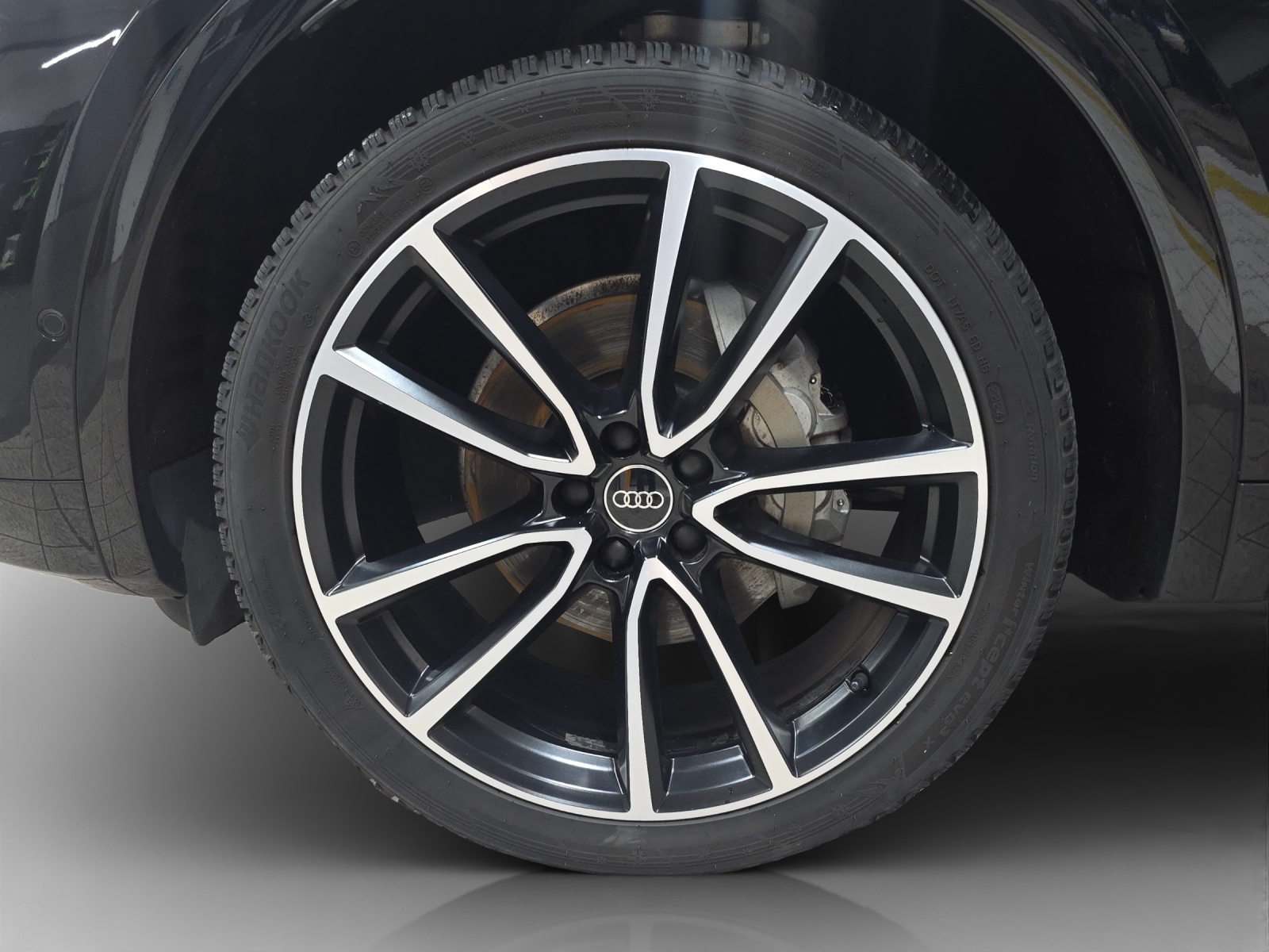 AUDI Q5 40 TDI Black Edition quattro S-tronic-image-13