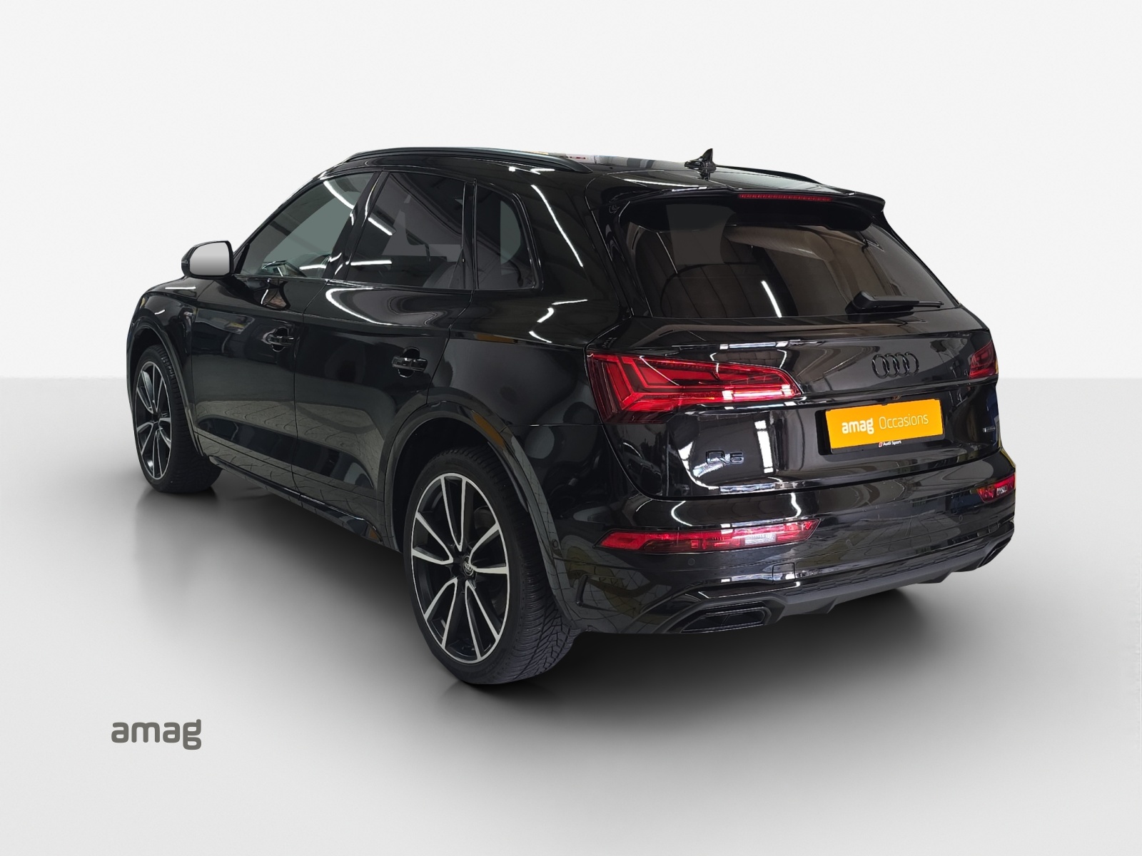 AUDI Q5 40 TDI Black Edition quattro S-tronic-image-2
