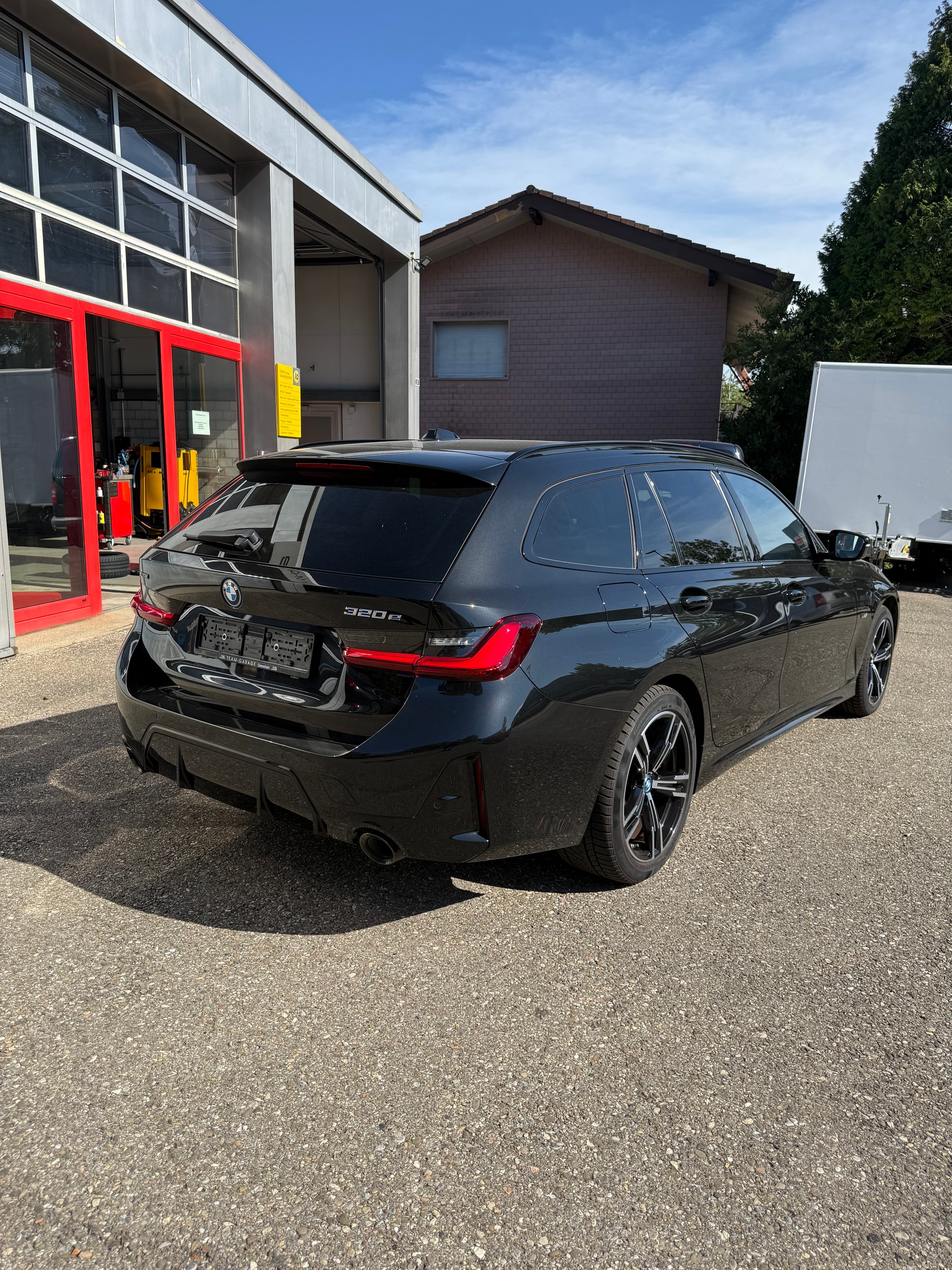 BMW 320e xDrive Touring Steptronic M Sport-image-1