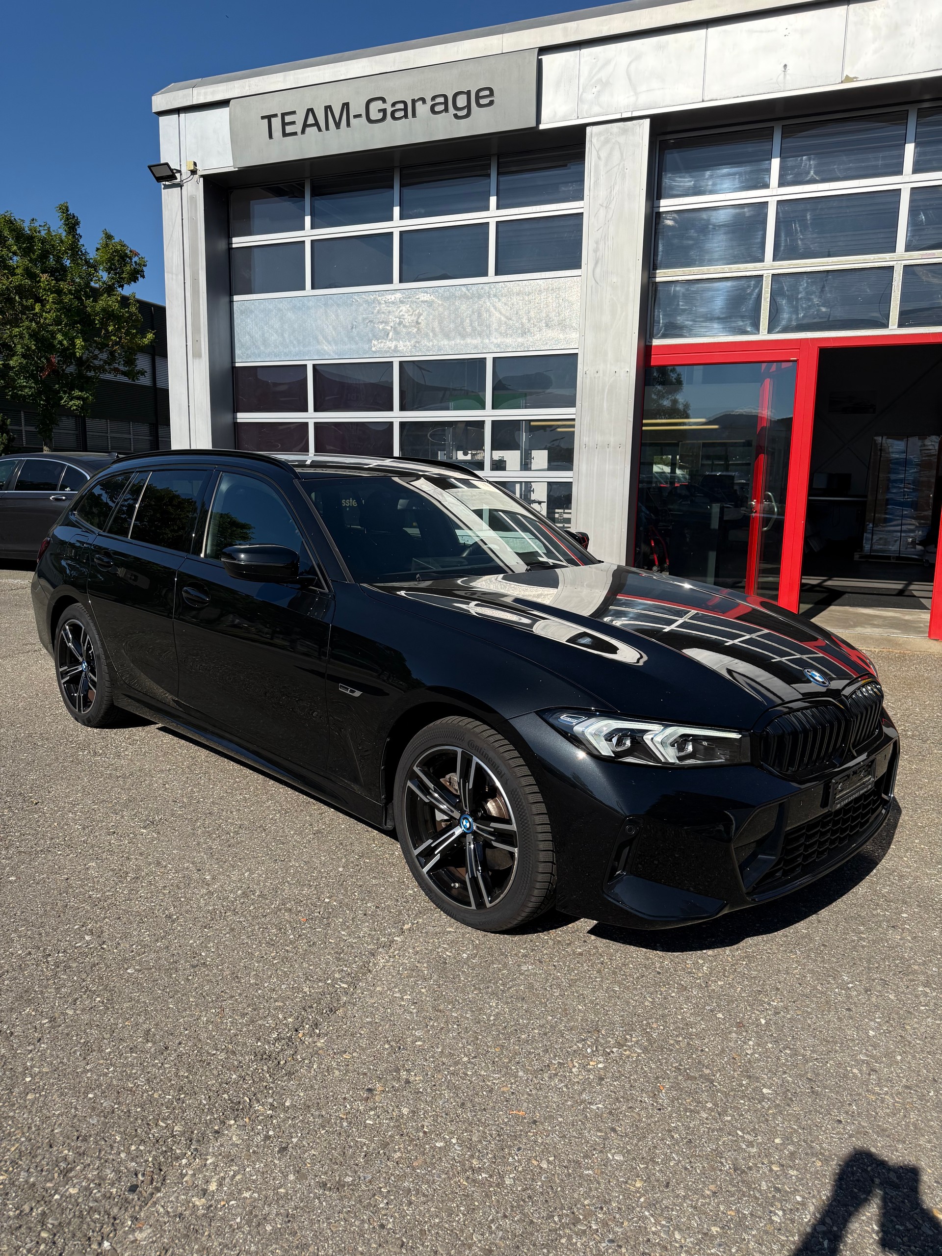 BMW 320e xDrive Touring Steptronic M Sport-image-2