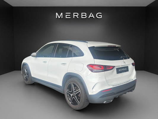 MERCEDES-BENZ GLA 200 AMG Line-image-2