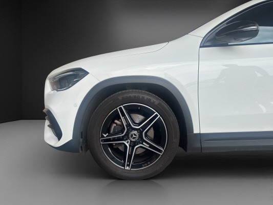 MERCEDES-BENZ GLA 200 AMG Line-image-6