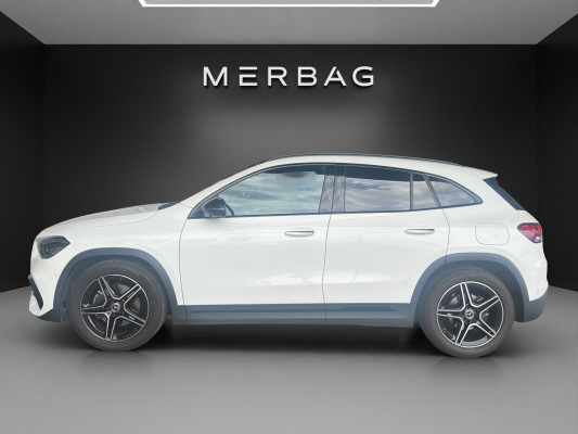 MERCEDES-BENZ GLA 200 AMG Line-image-1