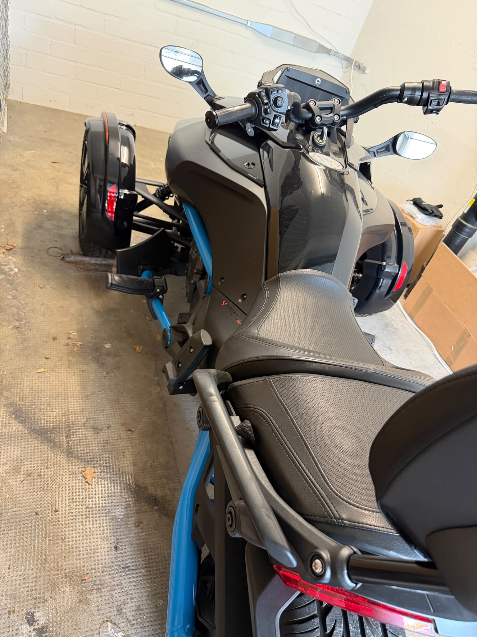 CAN-AM Spyder F3-LTD Special Special Series SE6-image-8