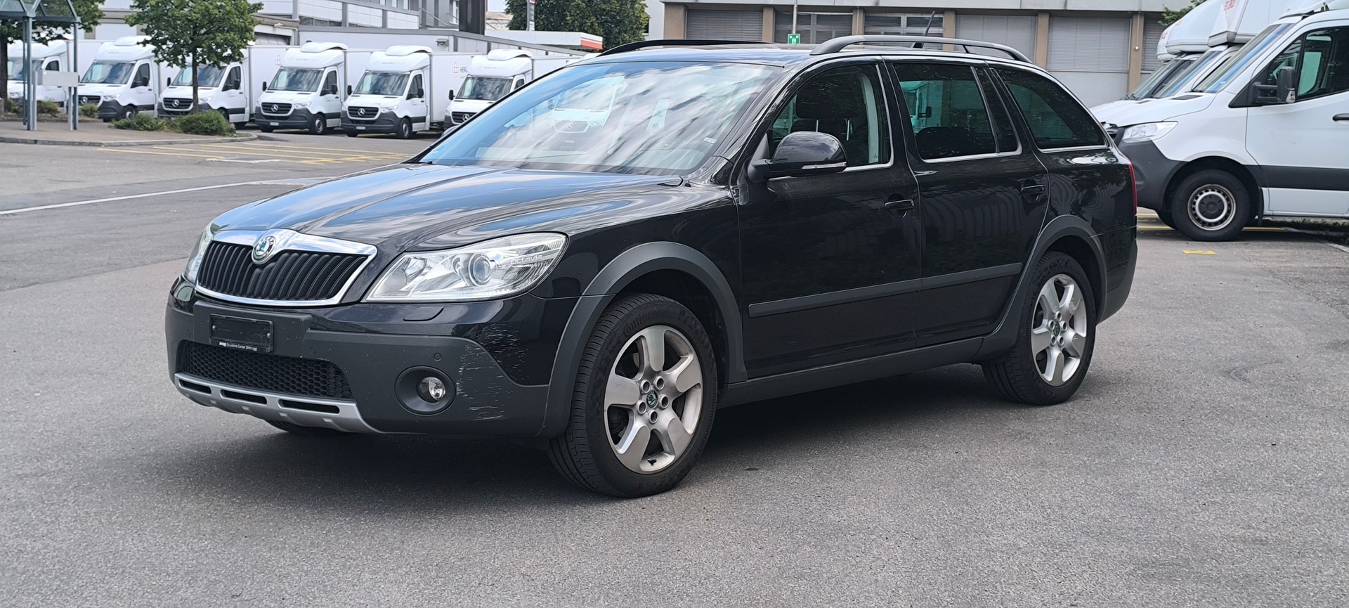 SKODA Octavia Combi 2.0 TDI Scout 4x4 DSG-image-1