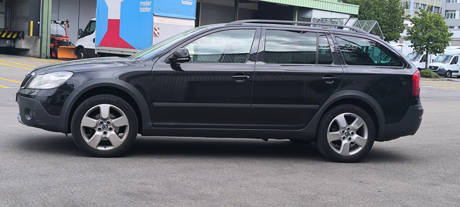 SKODA Octavia Combi 2.0 TDI Scout 4x4 DSG-image-5
