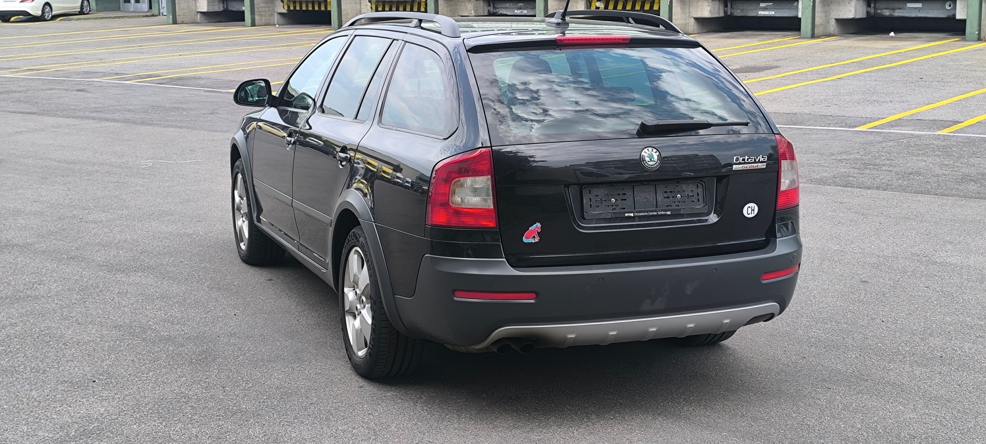SKODA Octavia Combi 2.0 TDI Scout 4x4 DSG-image-6