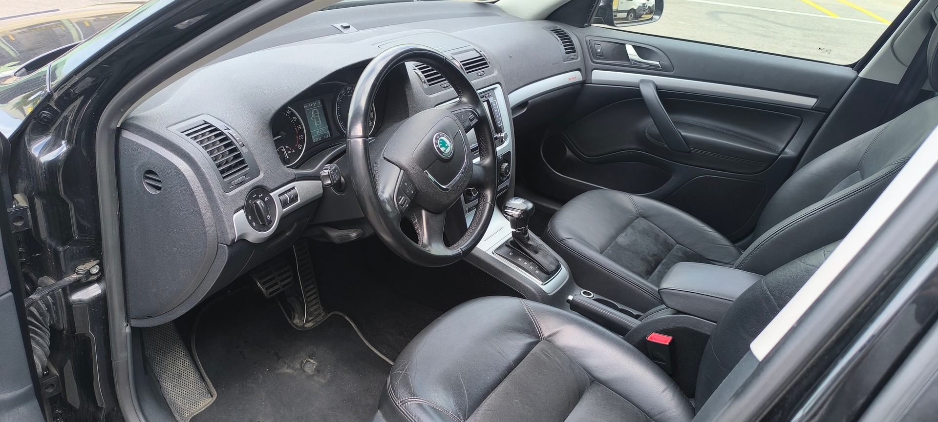 SKODA Octavia Combi 2.0 TDI Scout 4x4 DSG-image-12