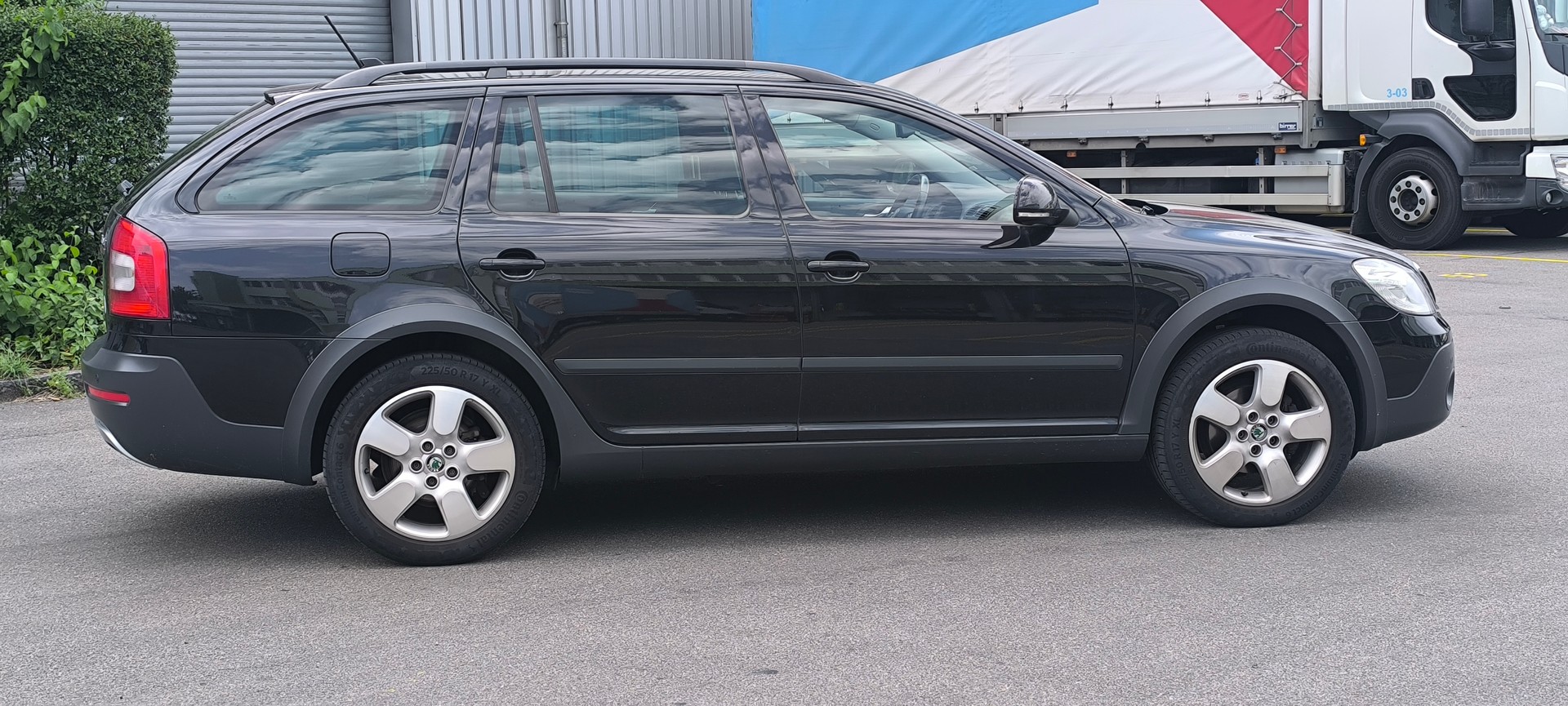 SKODA Octavia Combi 2.0 TDI Scout 4x4 DSG-image-2