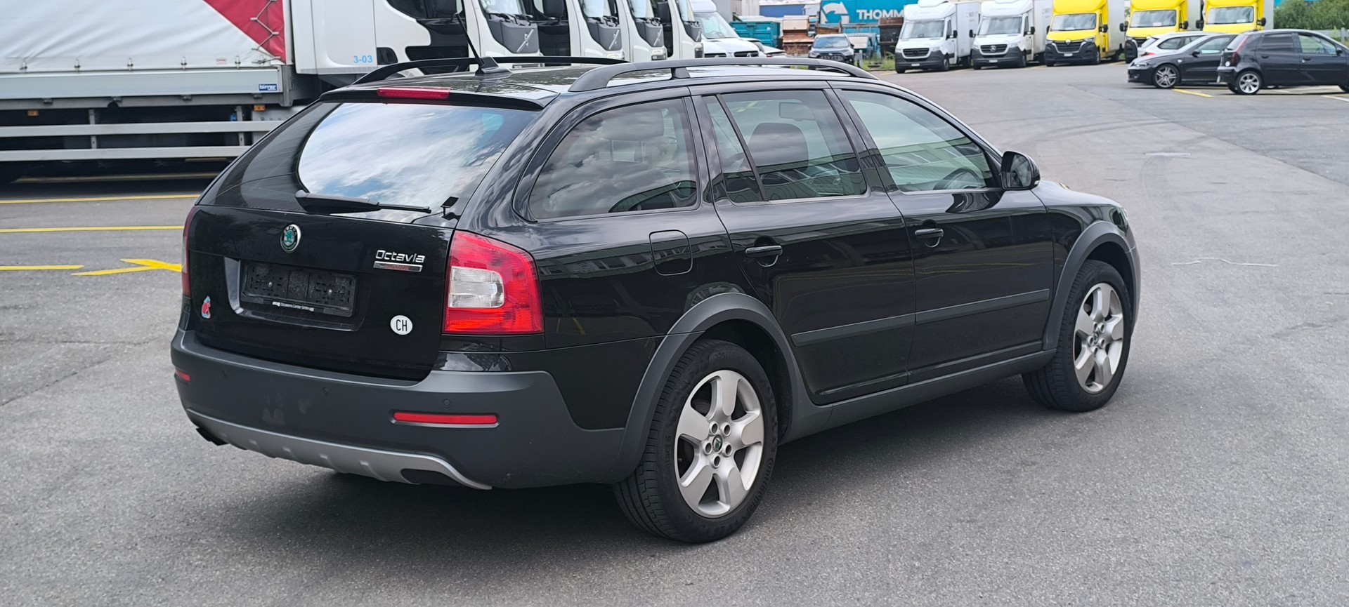SKODA Octavia Combi 2.0 TDI Scout 4x4 DSG-image-3
