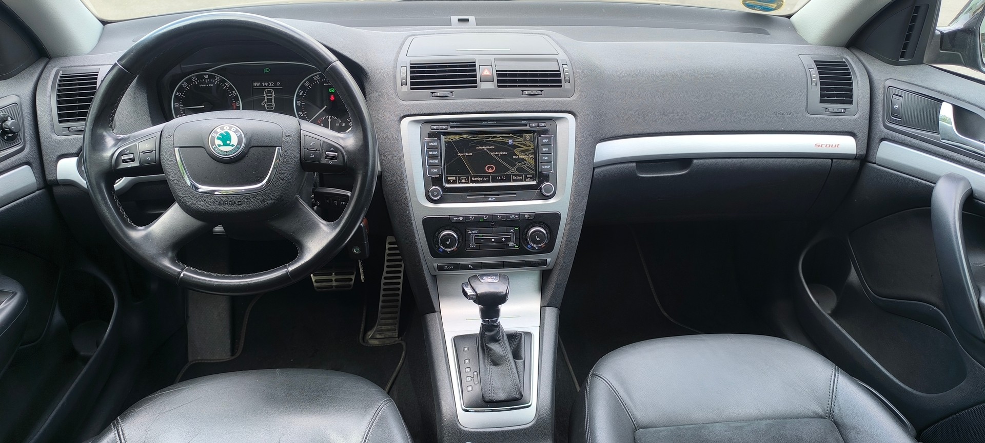 SKODA Octavia Combi 2.0 TDI Scout 4x4 DSG-image-9