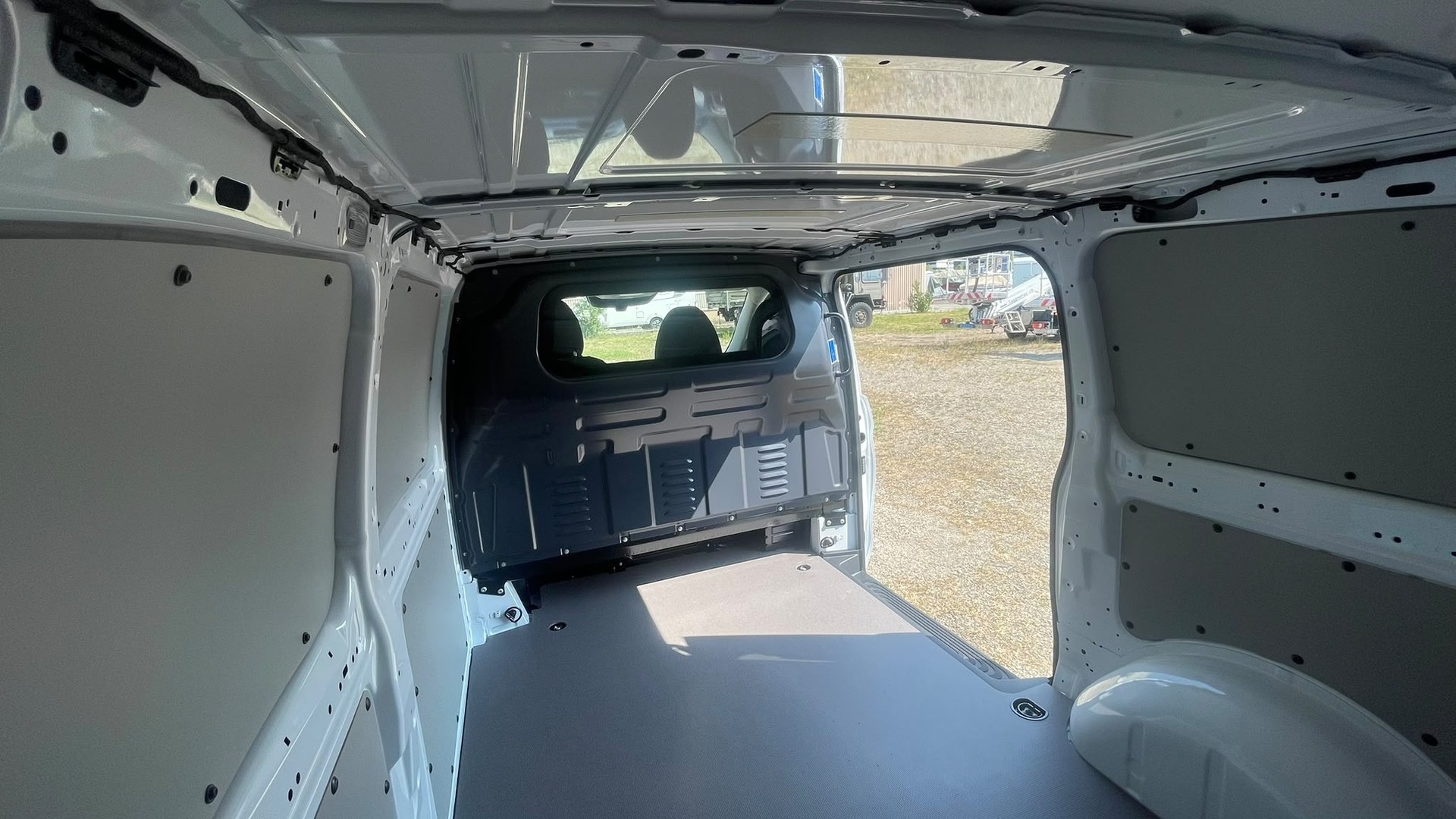 MERCEDES-BENZ Vito 114 Kaw. L 2.0 CDI Pro Worker II 4Matic-image-16