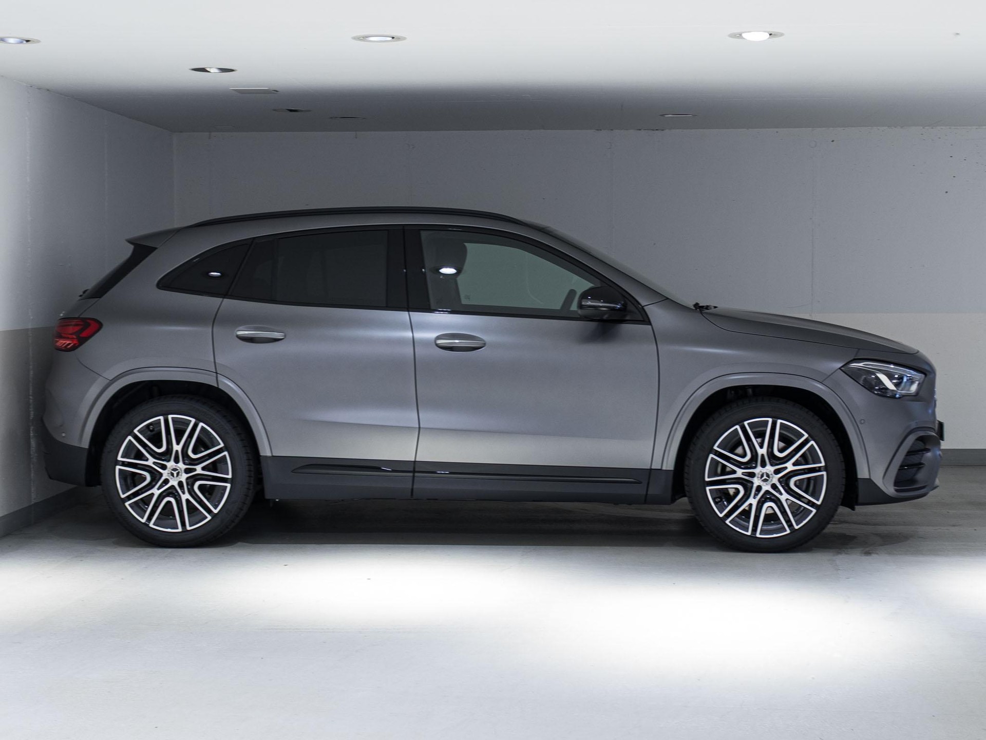 MERCEDES-BENZ GLA 220 d 4MATIC "Swiss Star"-image-1