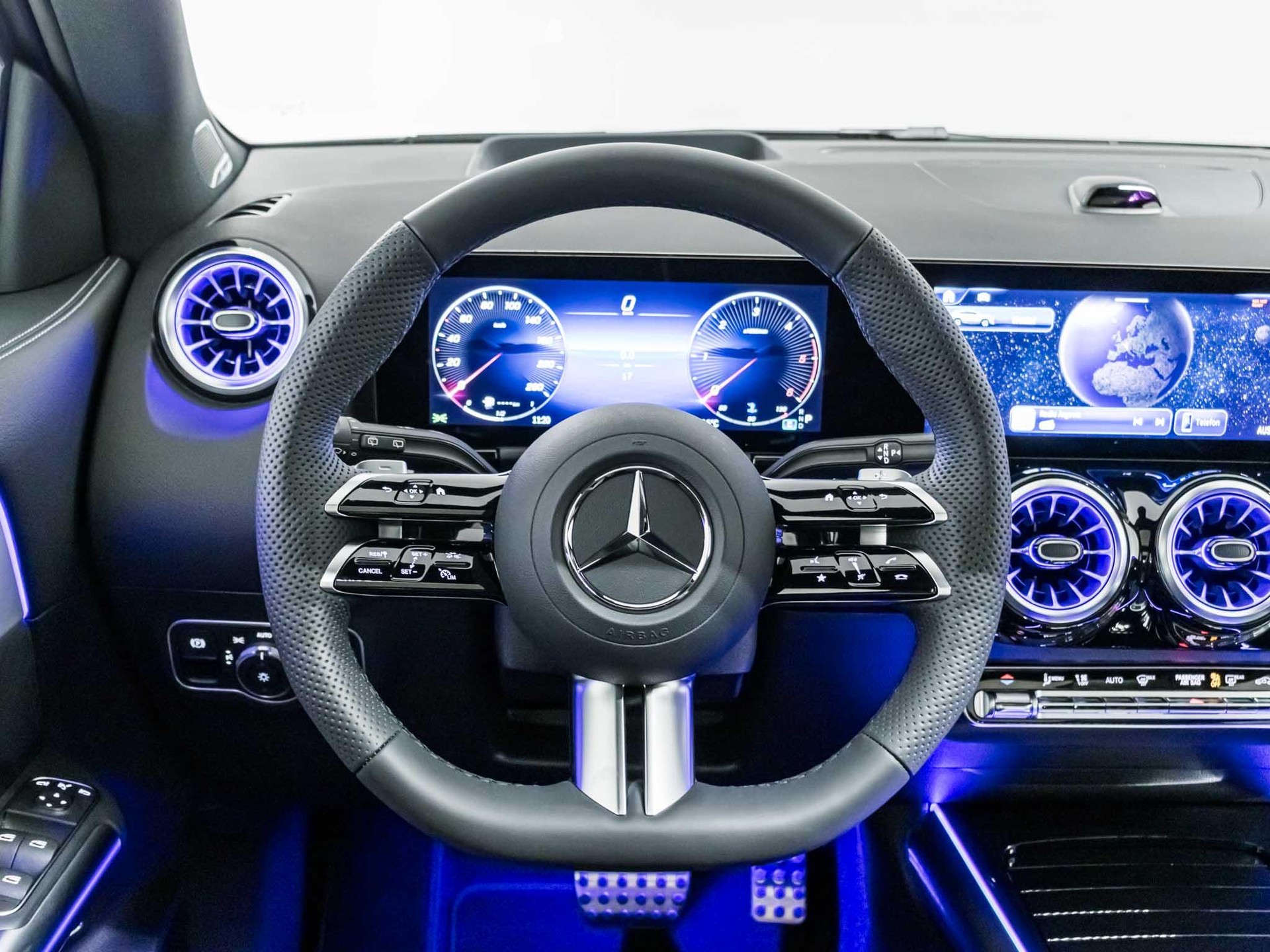 MERCEDES-BENZ GLA 220 d 4MATIC "Swiss Star"-image-11