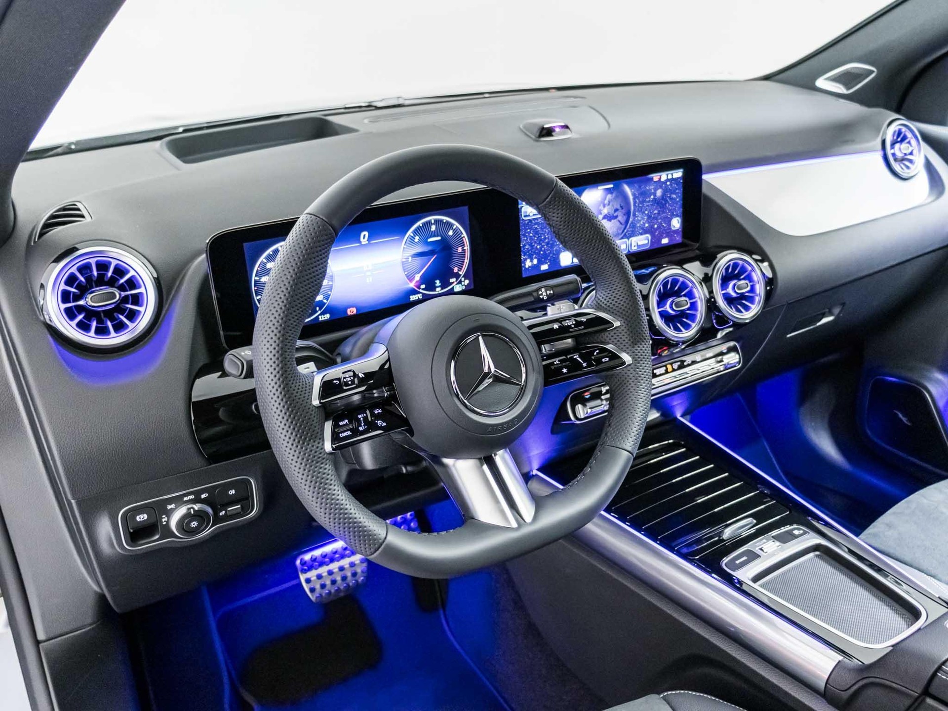 MERCEDES-BENZ GLA 220 d 4MATIC "Swiss Star"-image-9