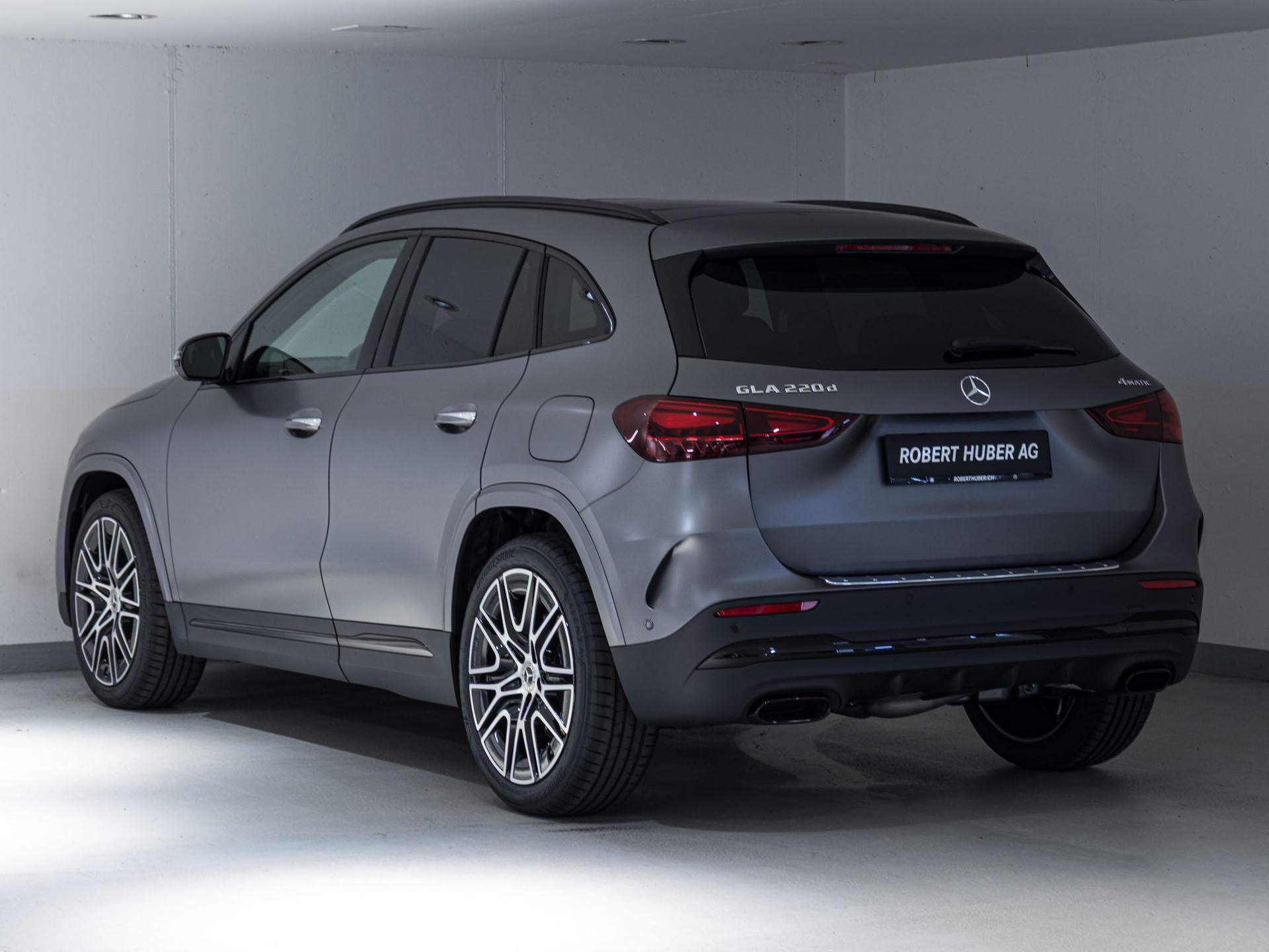 MERCEDES-BENZ GLA 220 d 4MATIC "Swiss Star"-image-3