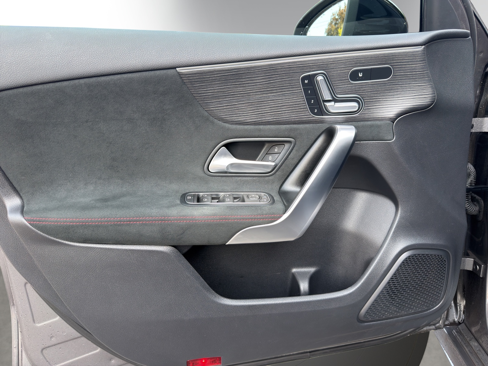 MERCEDES-BENZ A 200 7G-DCT-image-9