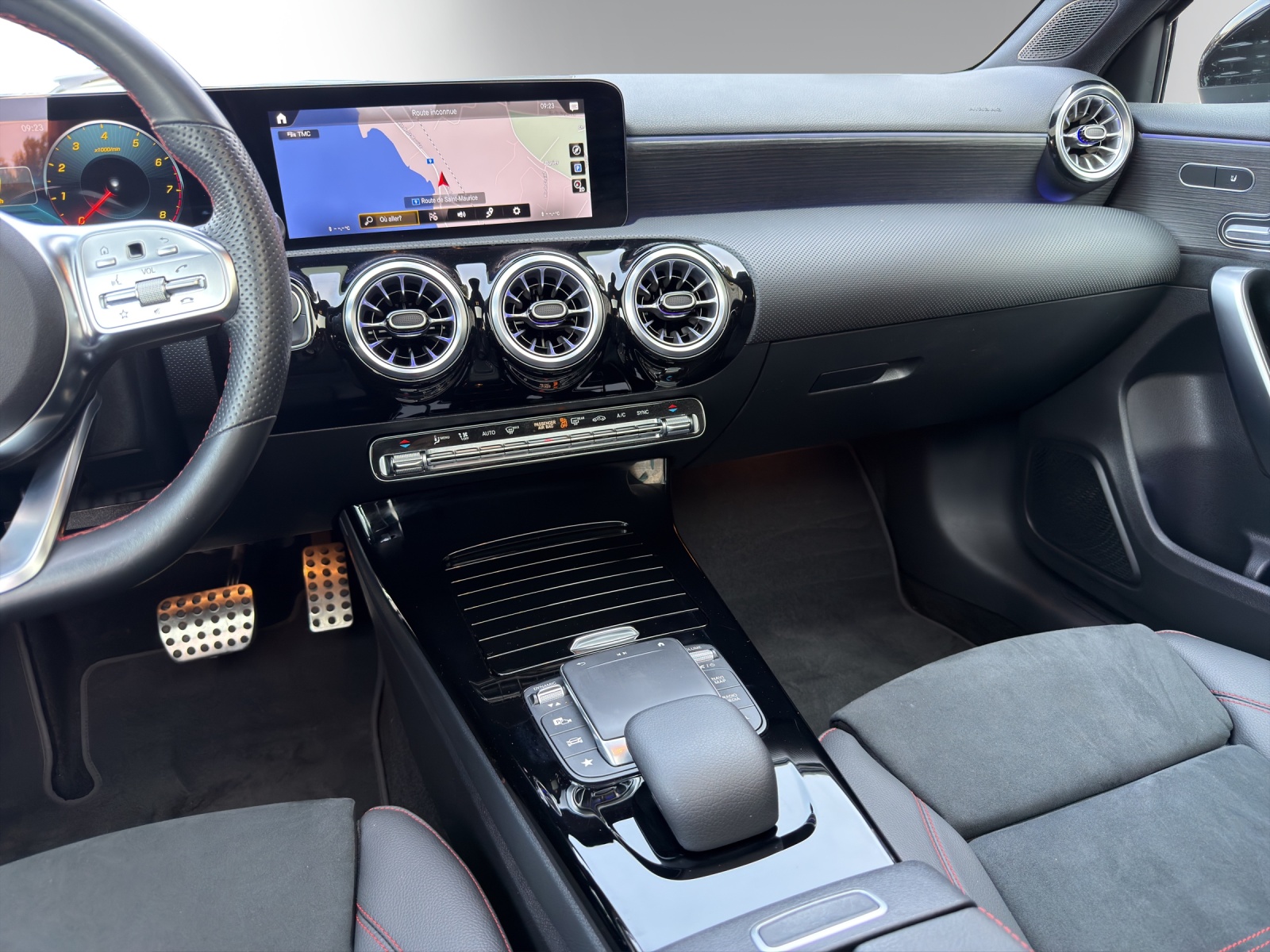 MERCEDES-BENZ A 200 7G-DCT-image-7