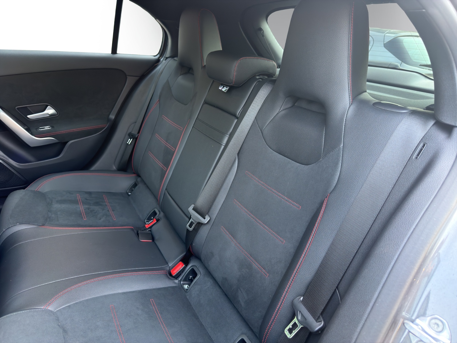 MERCEDES-BENZ A 200 7G-DCT-image-13