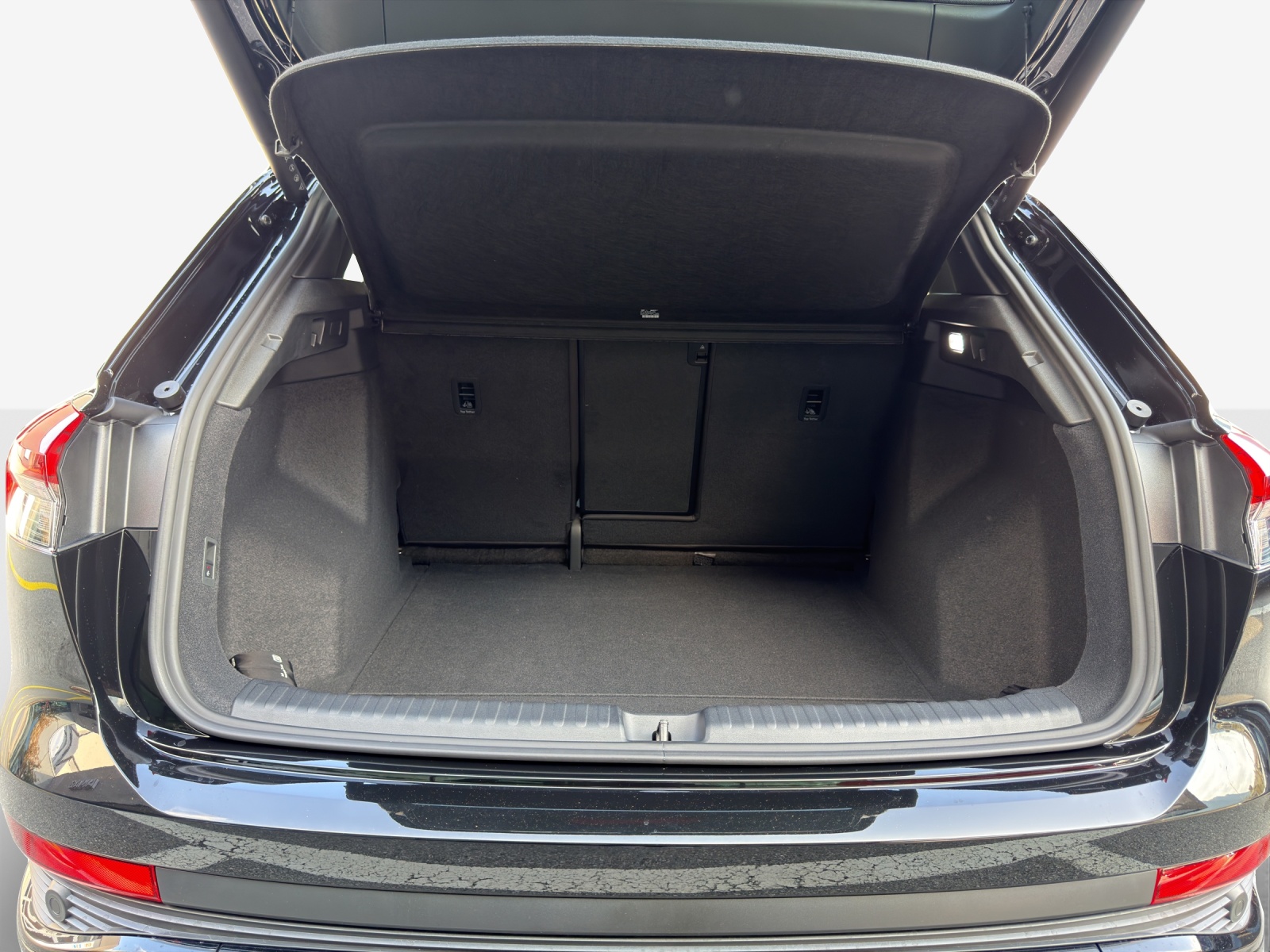AUDI Q4 e-tron 45 Attraction quattro-image-12