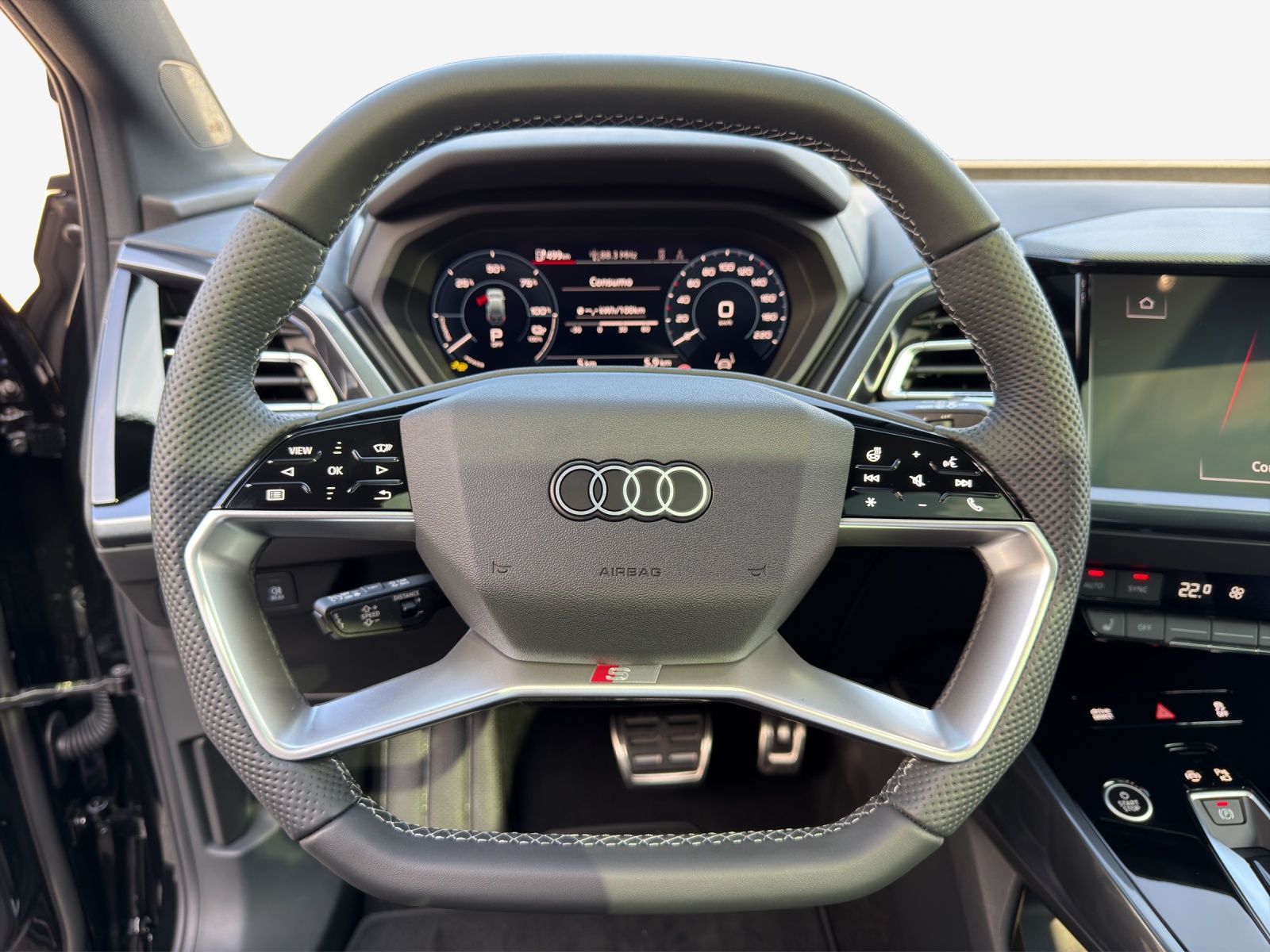 AUDI Q4 e-tron 45 Attraction quattro-image-9