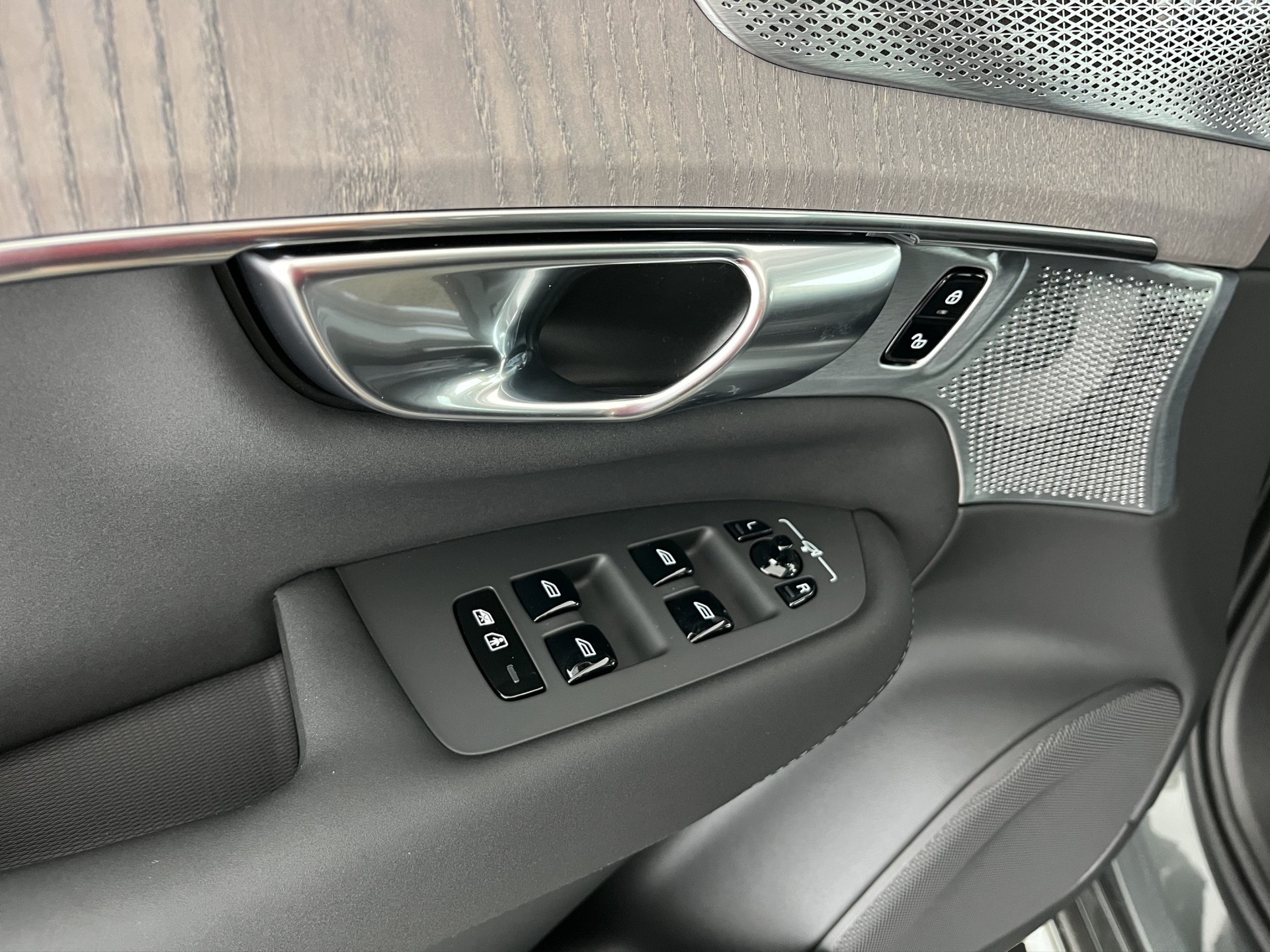 VOLVO XC90 2.0 T8 TE Ultra Dark eAWD-image-11
