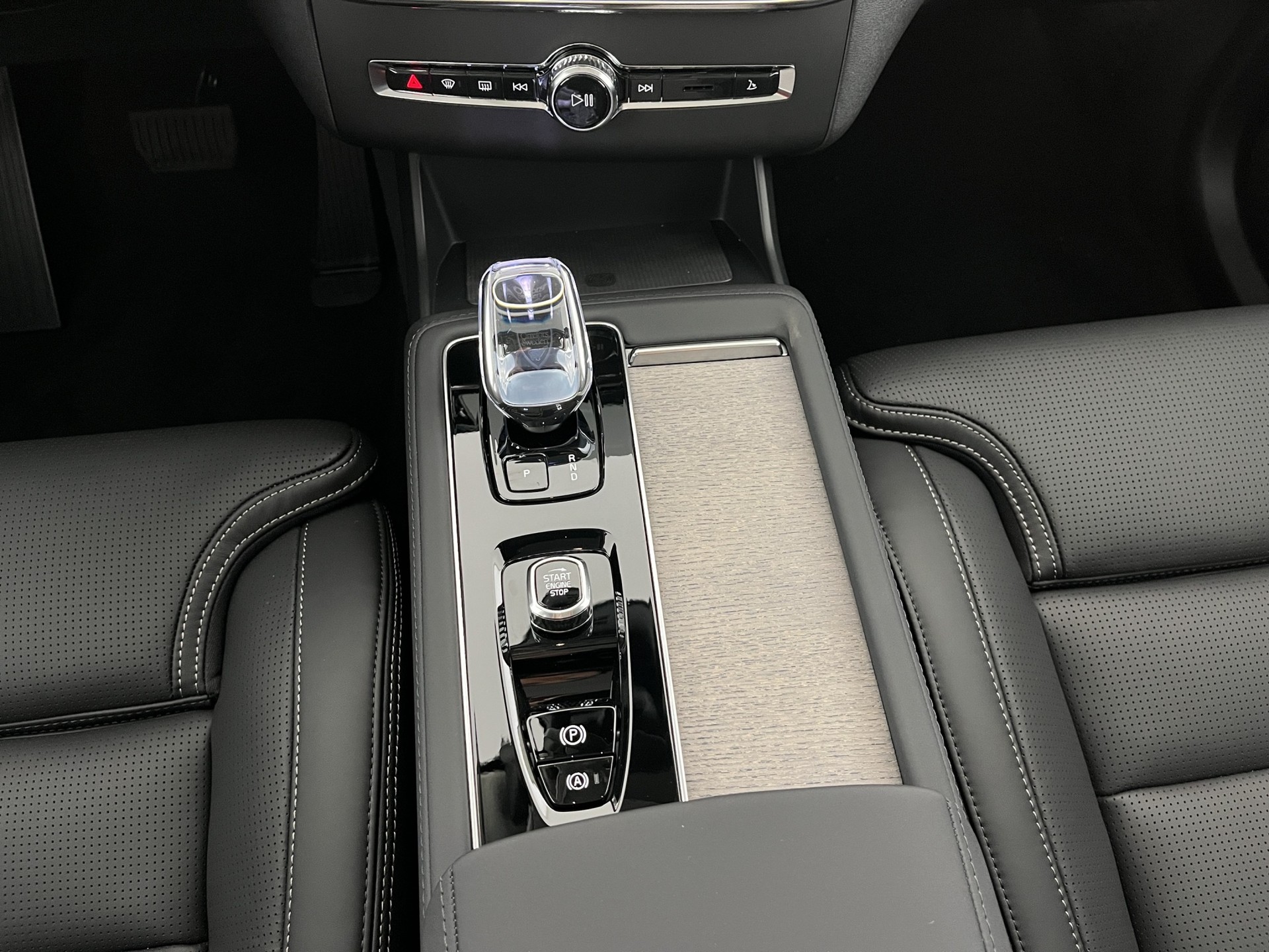 VOLVO XC90 2.0 T8 TE Ultra Dark eAWD-image-14